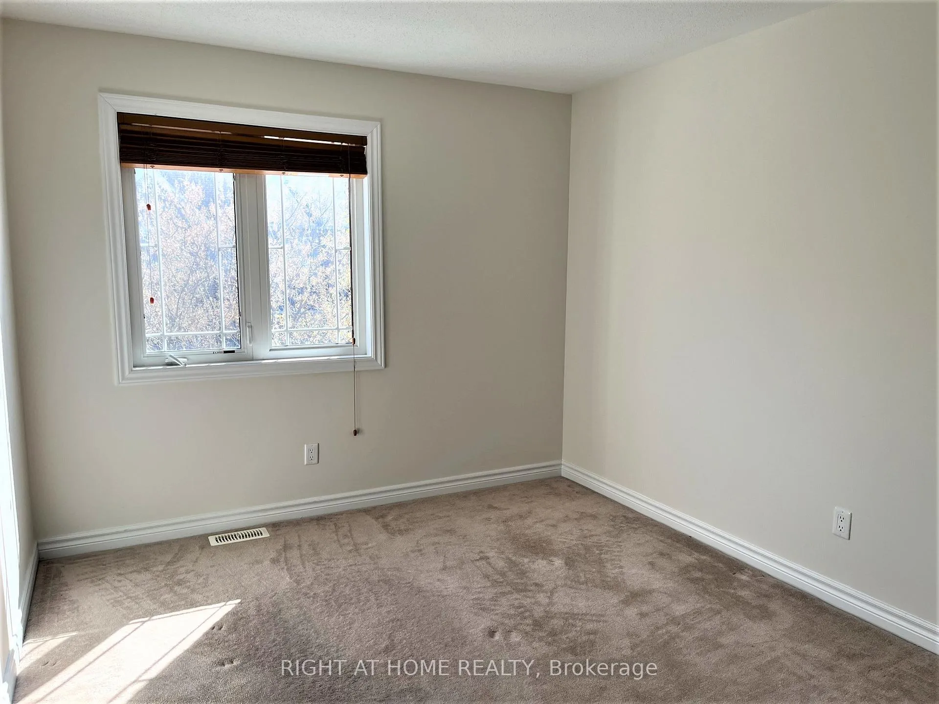 Photo 20 of 105 Tacom Circle, Ottawa, Barrhaven - Strandherd — HOMEH