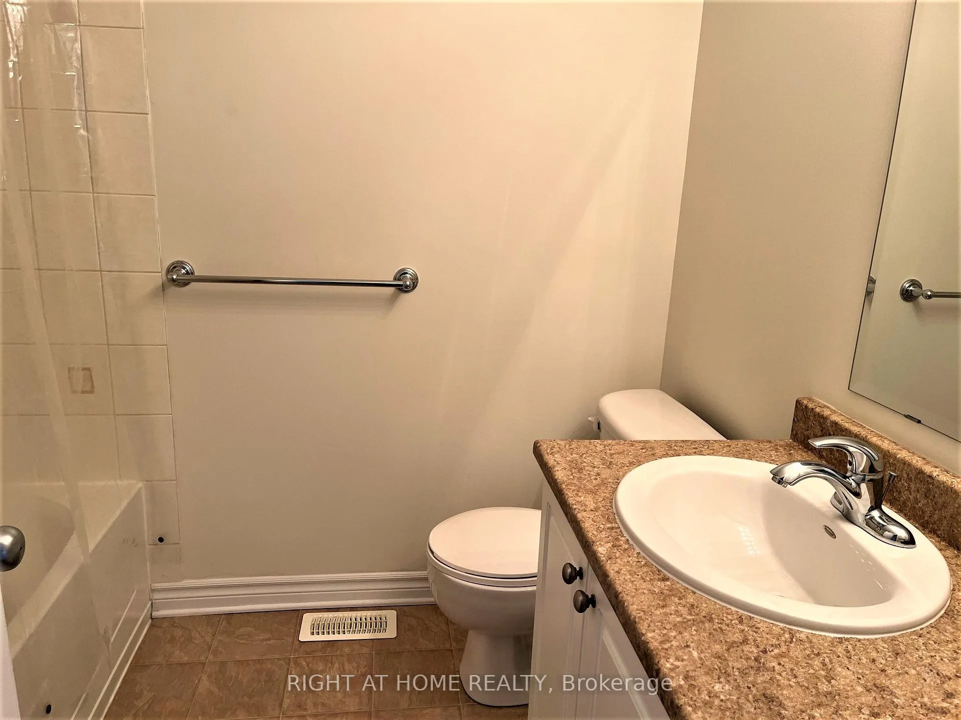 Photo 21 of 105 Tacom Circle, Ottawa, Barrhaven - Strandherd — HOMEH