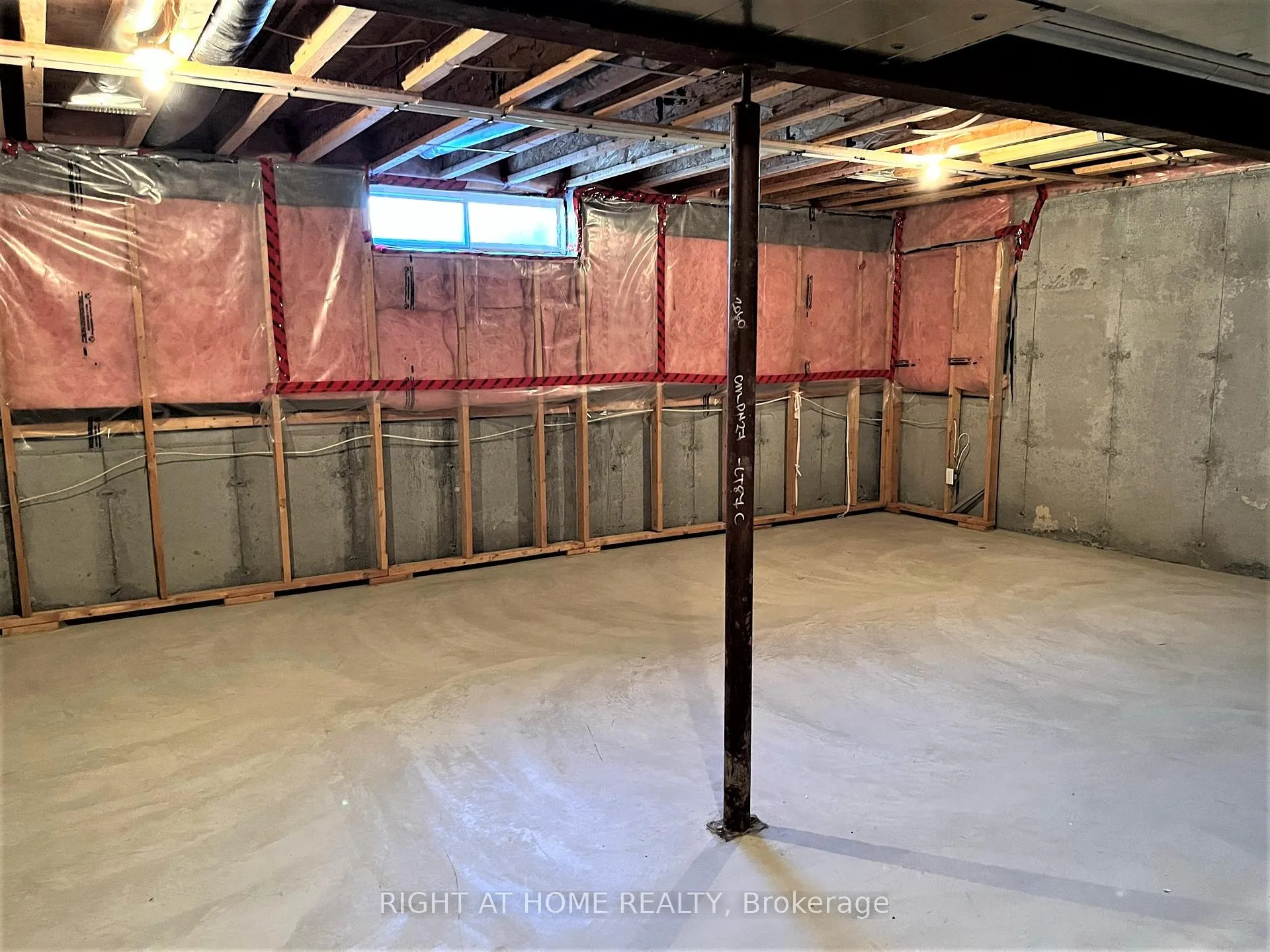 Photo 23 of 105 Tacom Circle, Ottawa, Barrhaven - Strandherd — HOMEH