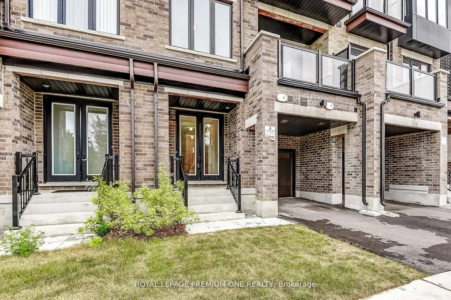 Photo 2 of 110 Thule Street, Vaughan, Vellore Village — HOMEH