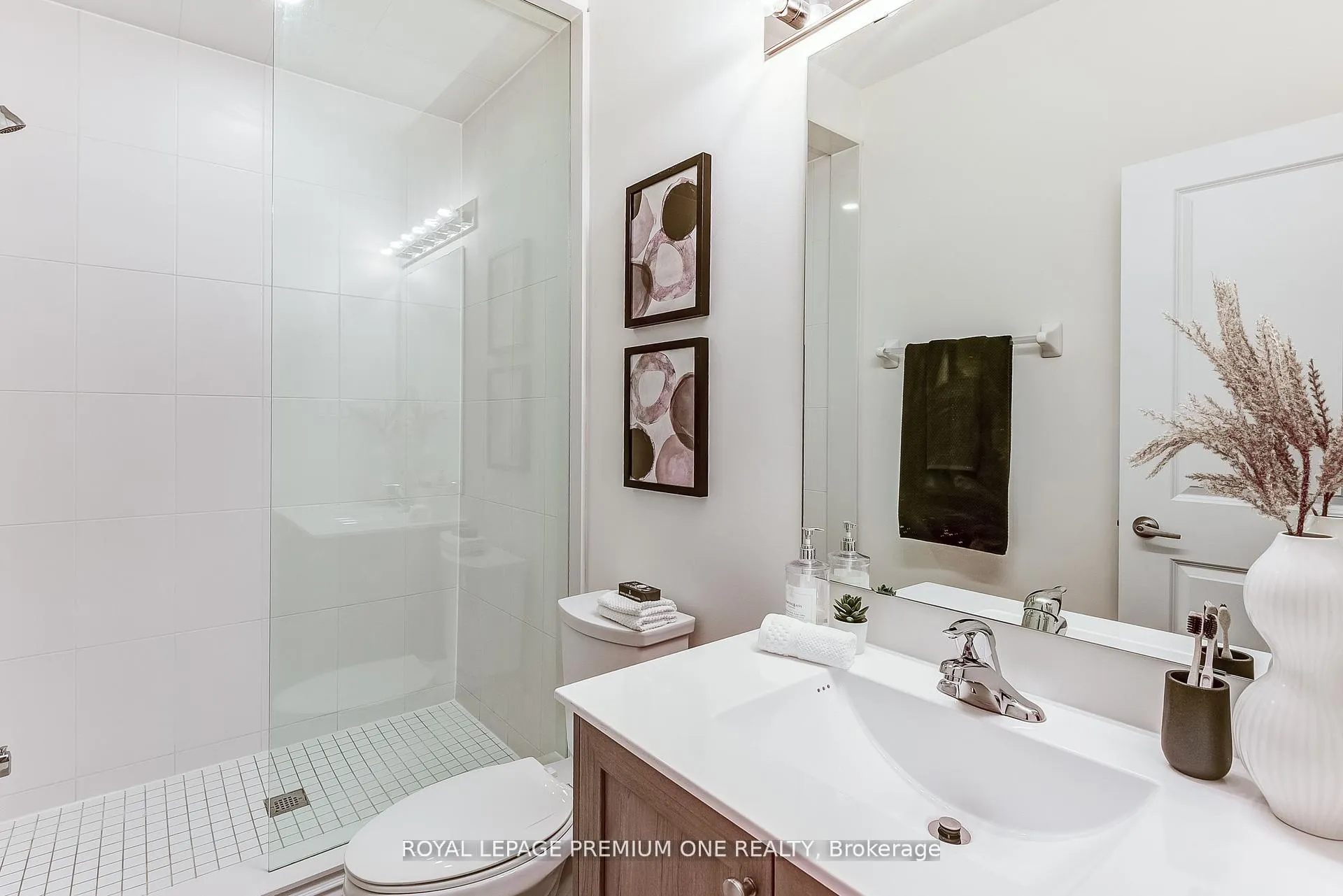 Photo 32 of 110 Thule Street, Vaughan, Vellore Village — HOMEH