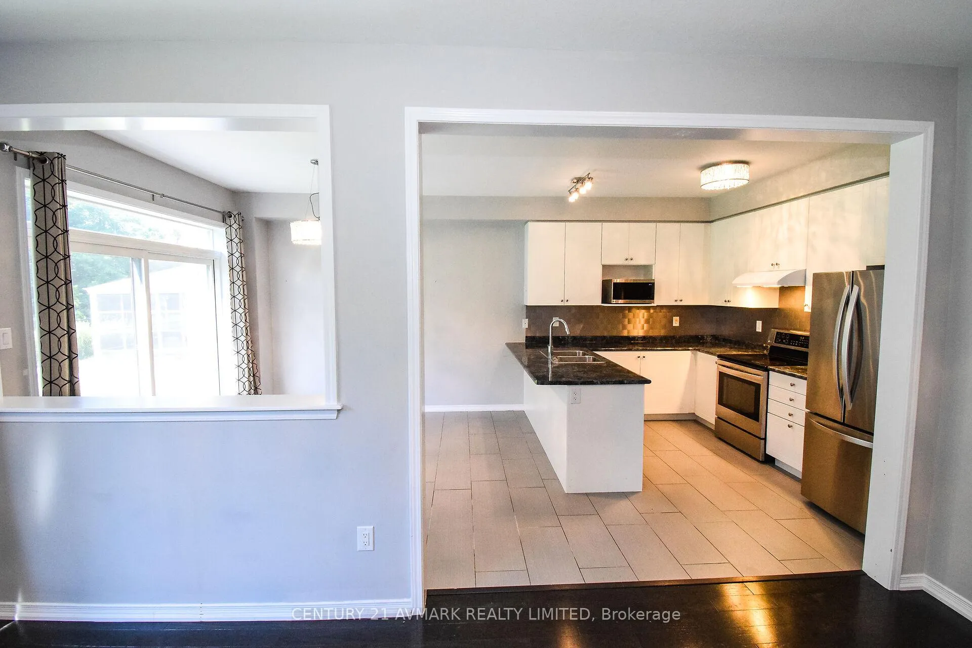 Photo 4 of 7719 Buckeye Crescent, Niagara Falls, Brown — HOMEH
