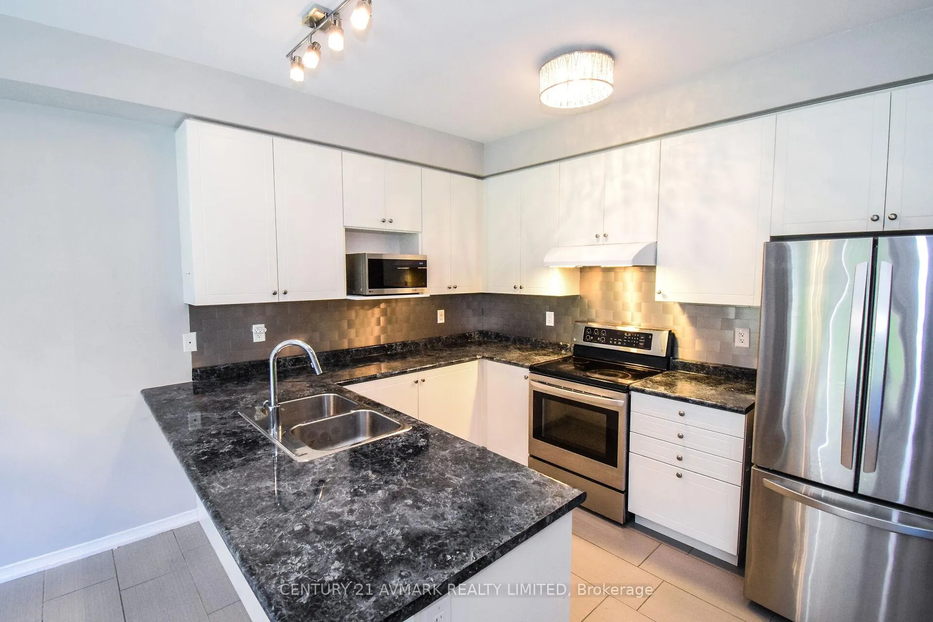 Photo 5 of 7719 Buckeye Crescent, Niagara Falls, Brown — HOMEH