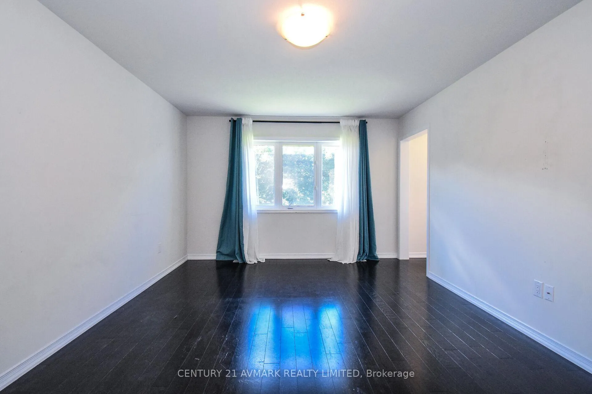 Photo 6 of 7719 Buckeye Crescent, Niagara Falls, Brown — HOMEH