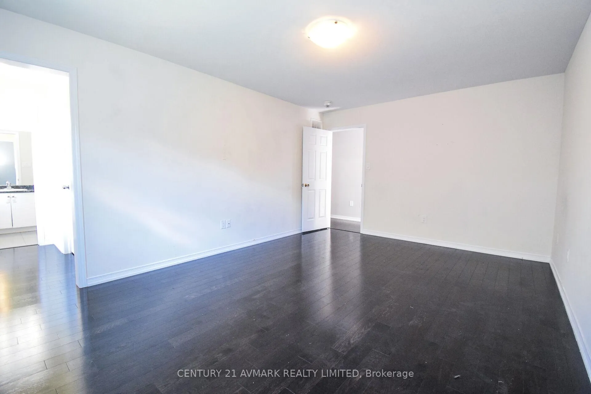 Photo 7 of 7719 Buckeye Crescent, Niagara Falls, Brown — HOMEH