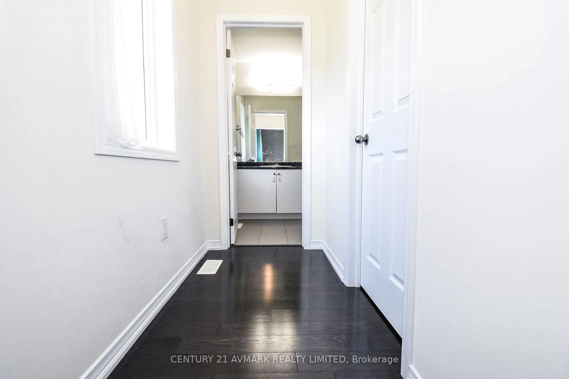 Photo 8 of 7719 Buckeye Crescent, Niagara Falls, Brown — HOMEH