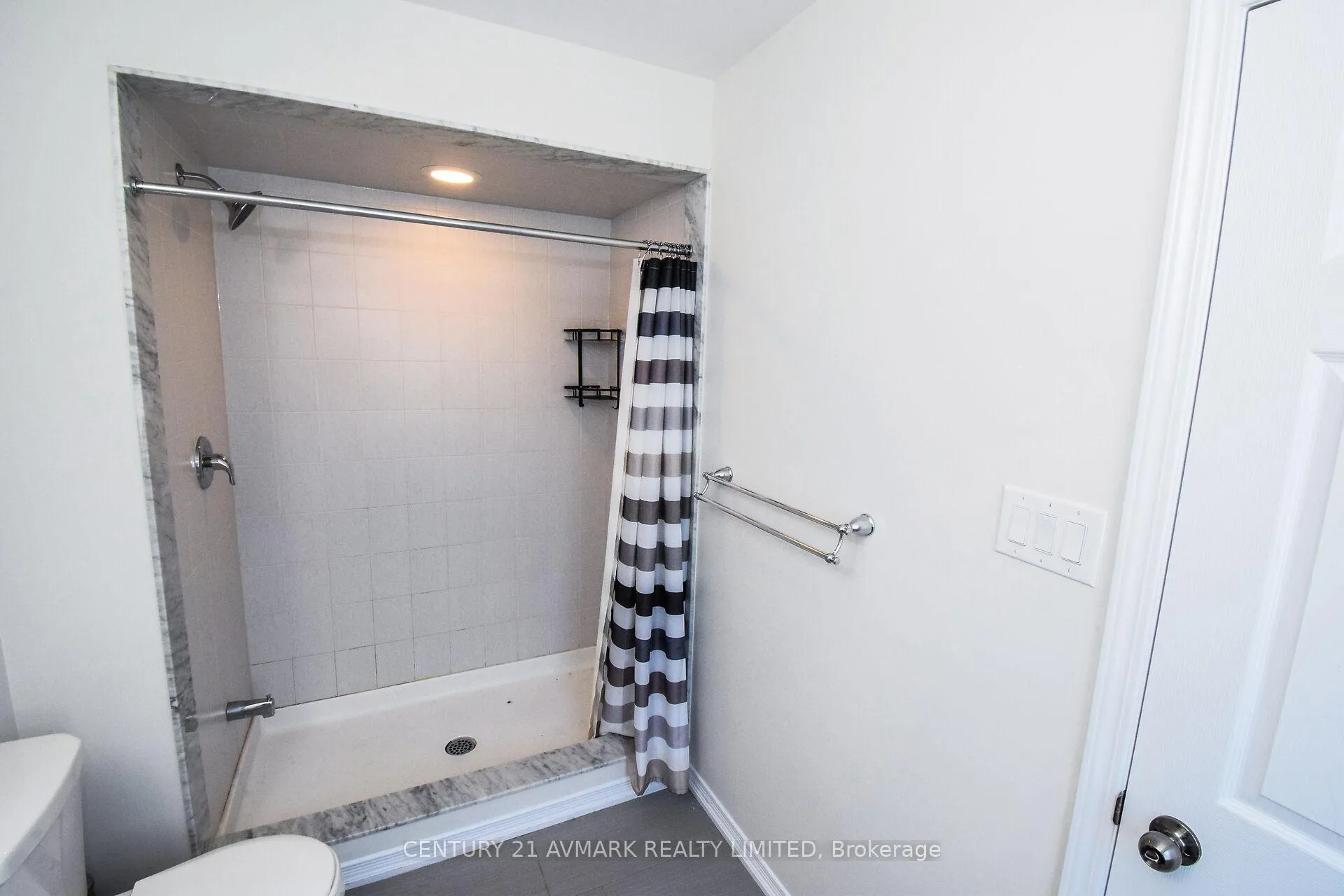 Photo 11 of 7719 Buckeye Crescent, Niagara Falls, Brown — HOMEH