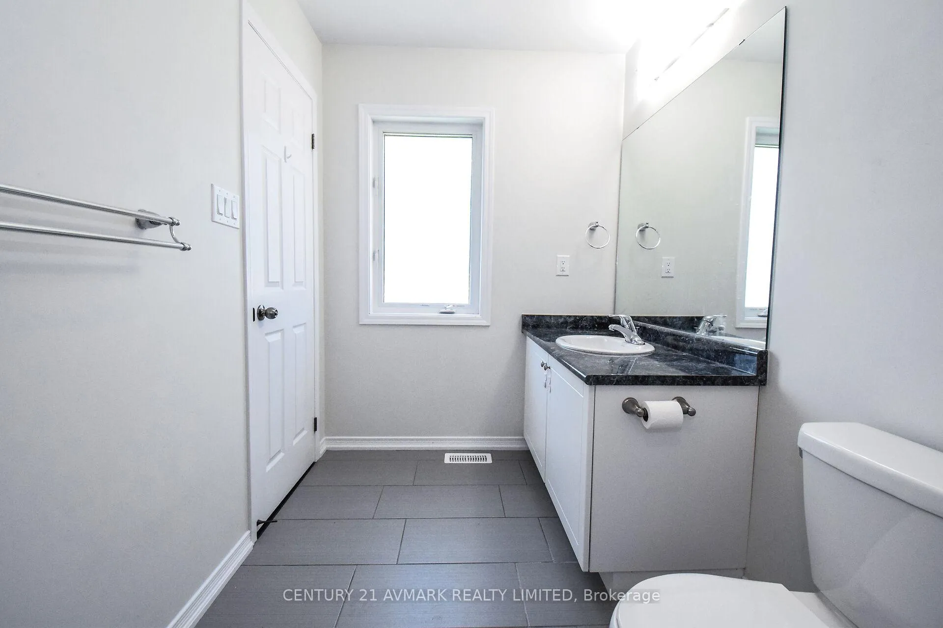 Photo 12 of 7719 Buckeye Crescent, Niagara Falls, Brown — HOMEH