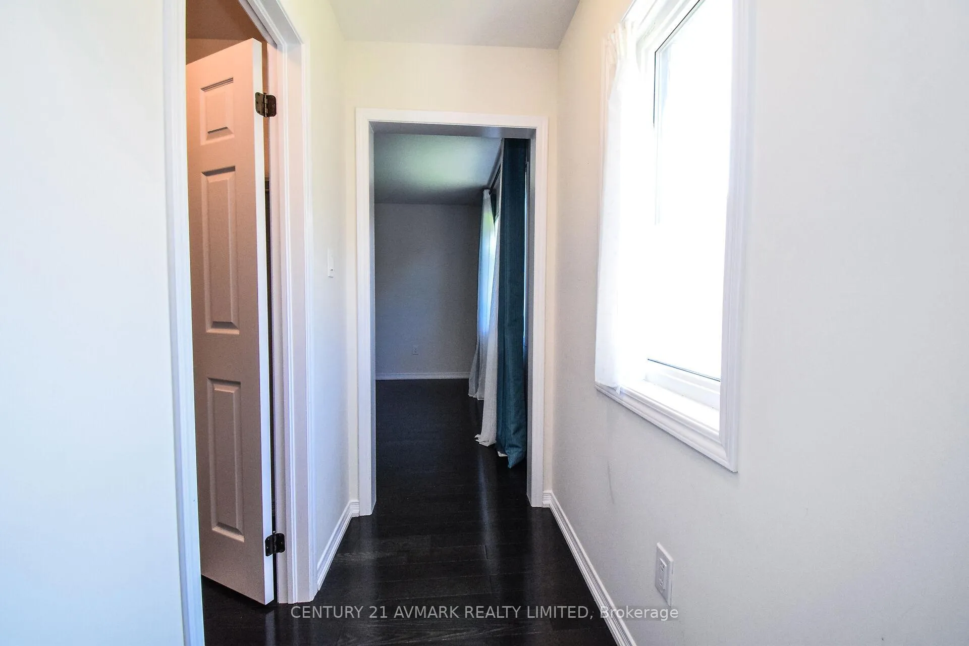 Photo 13 of 7719 Buckeye Crescent, Niagara Falls, Brown — HOMEH