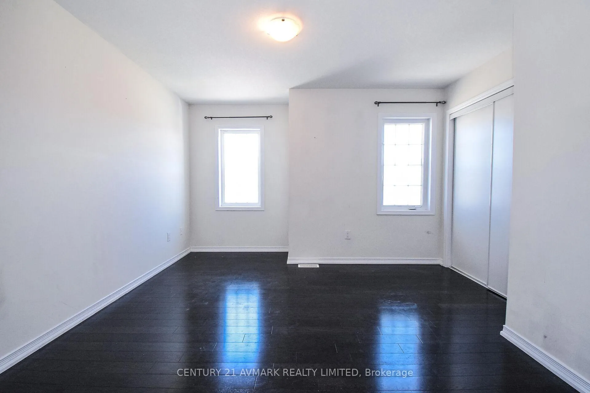 Photo 14 of 7719 Buckeye Crescent, Niagara Falls, Brown — HOMEH