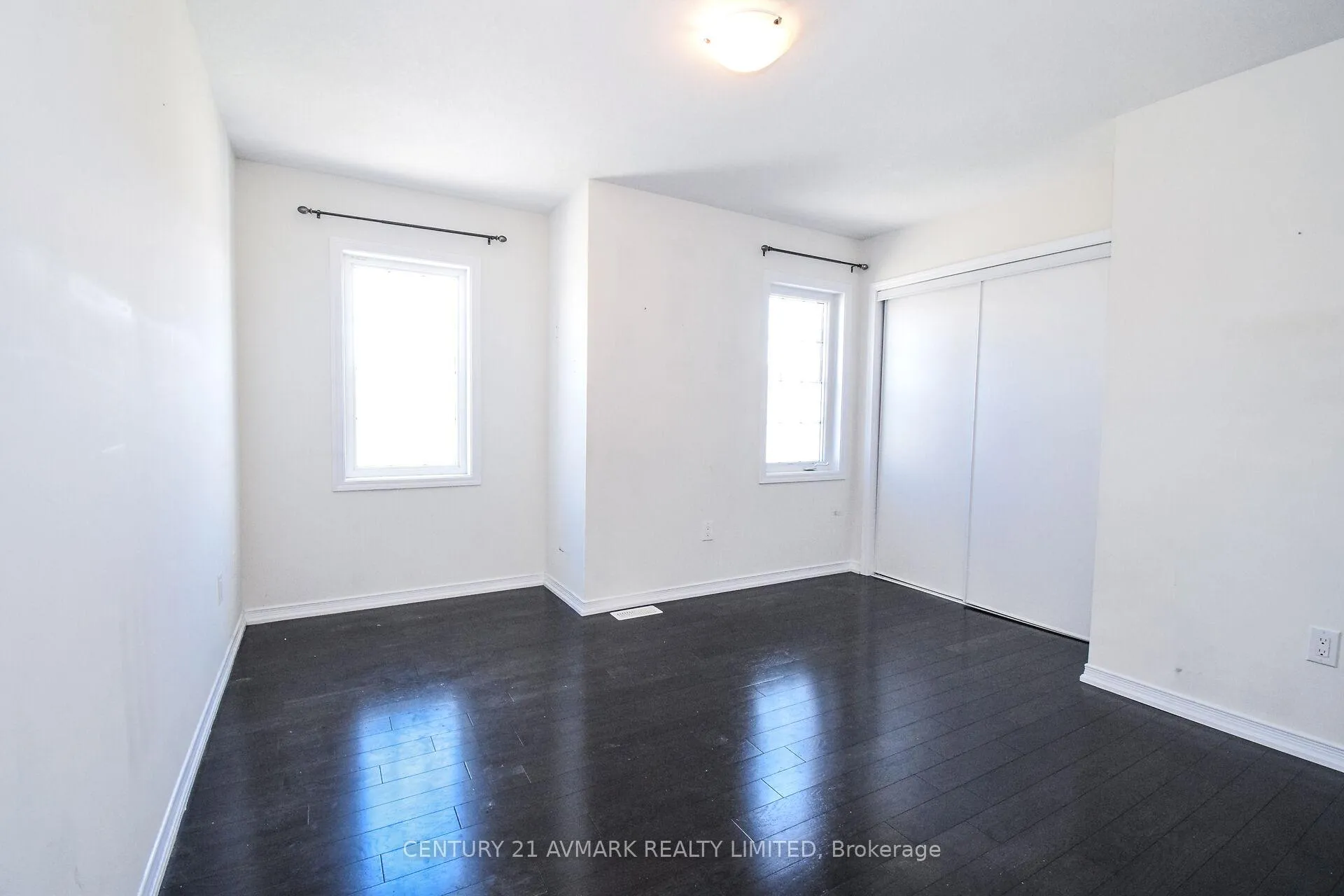 Photo 15 of 7719 Buckeye Crescent, Niagara Falls, Brown — HOMEH