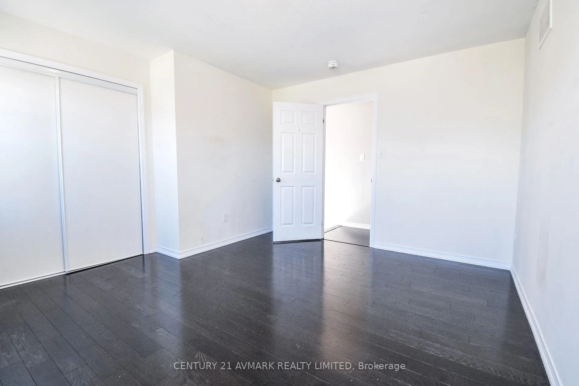Photo 16 of 7719 Buckeye Crescent, Niagara Falls, Brown — HOMEH