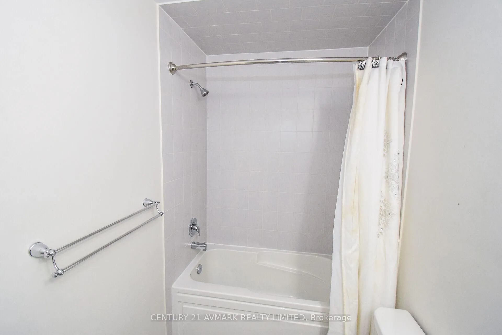Photo 18 of 7719 Buckeye Crescent, Niagara Falls, Brown — HOMEH