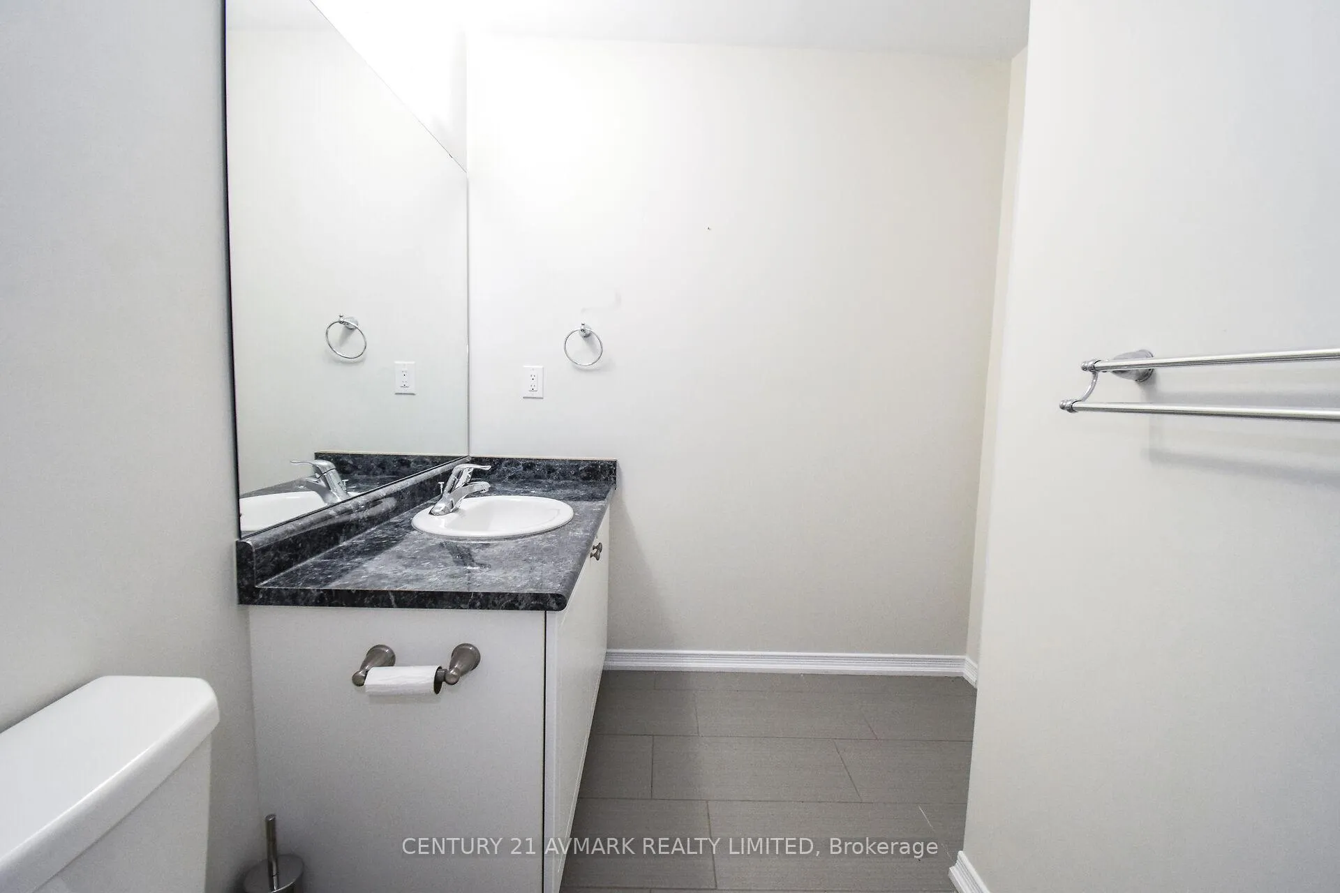 Photo 19 of 7719 Buckeye Crescent, Niagara Falls, Brown — HOMEH