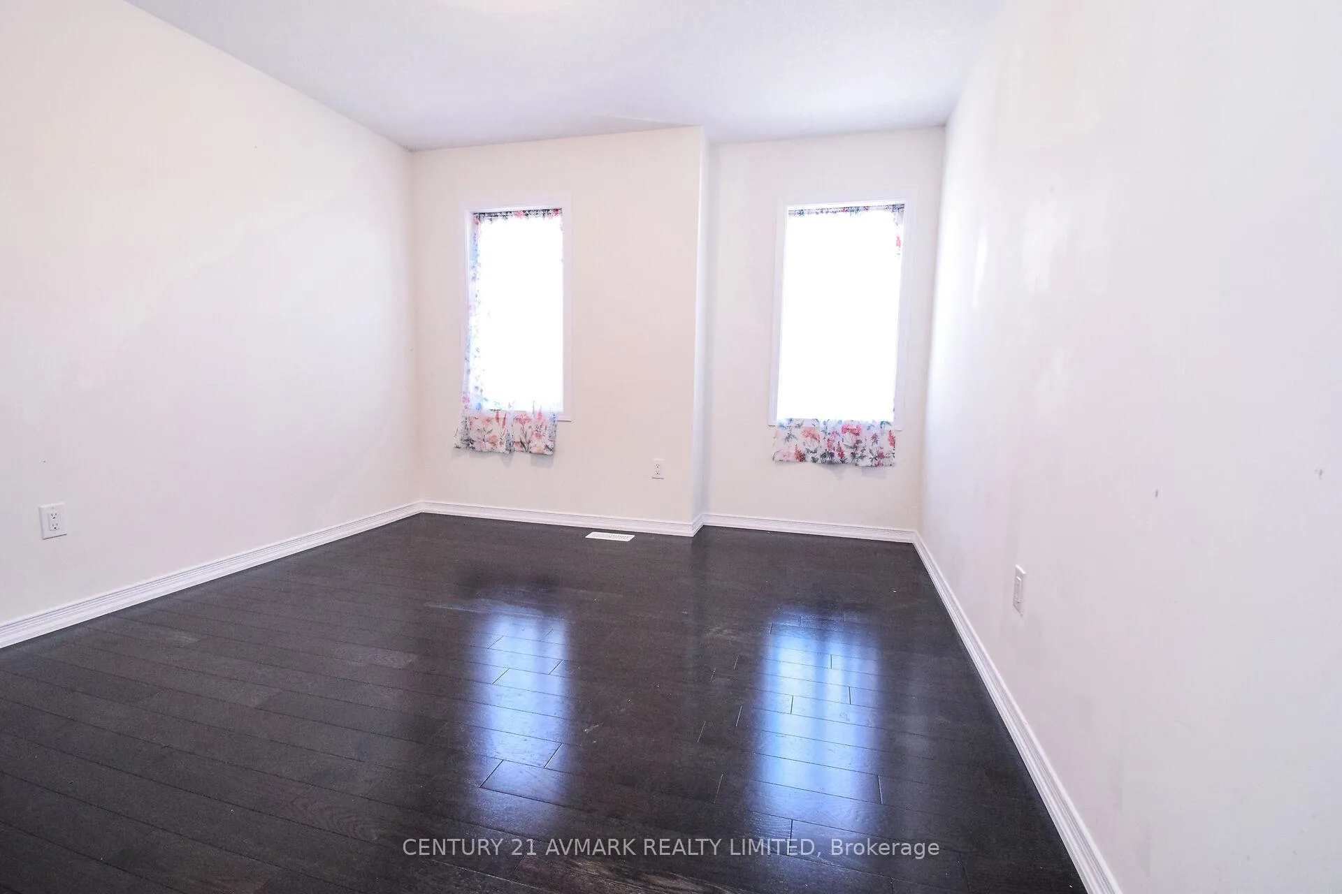 Photo 20 of 7719 Buckeye Crescent, Niagara Falls, Brown — HOMEH