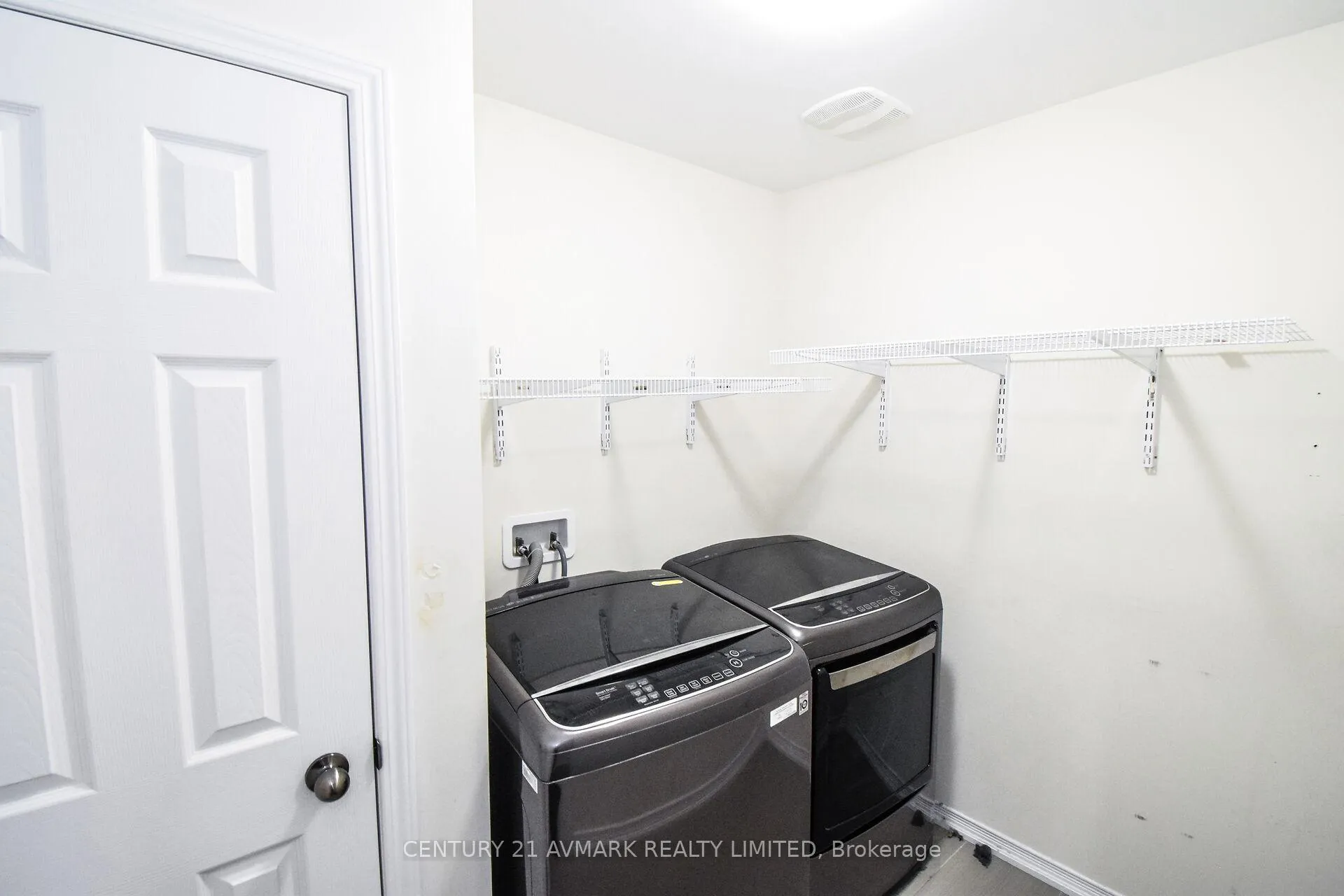 Photo 23 of 7719 Buckeye Crescent, Niagara Falls, Brown — HOMEH
