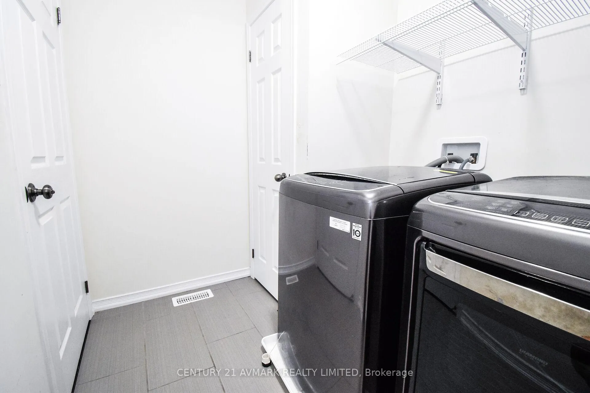 Photo 24 of 7719 Buckeye Crescent, Niagara Falls, Brown — HOMEH