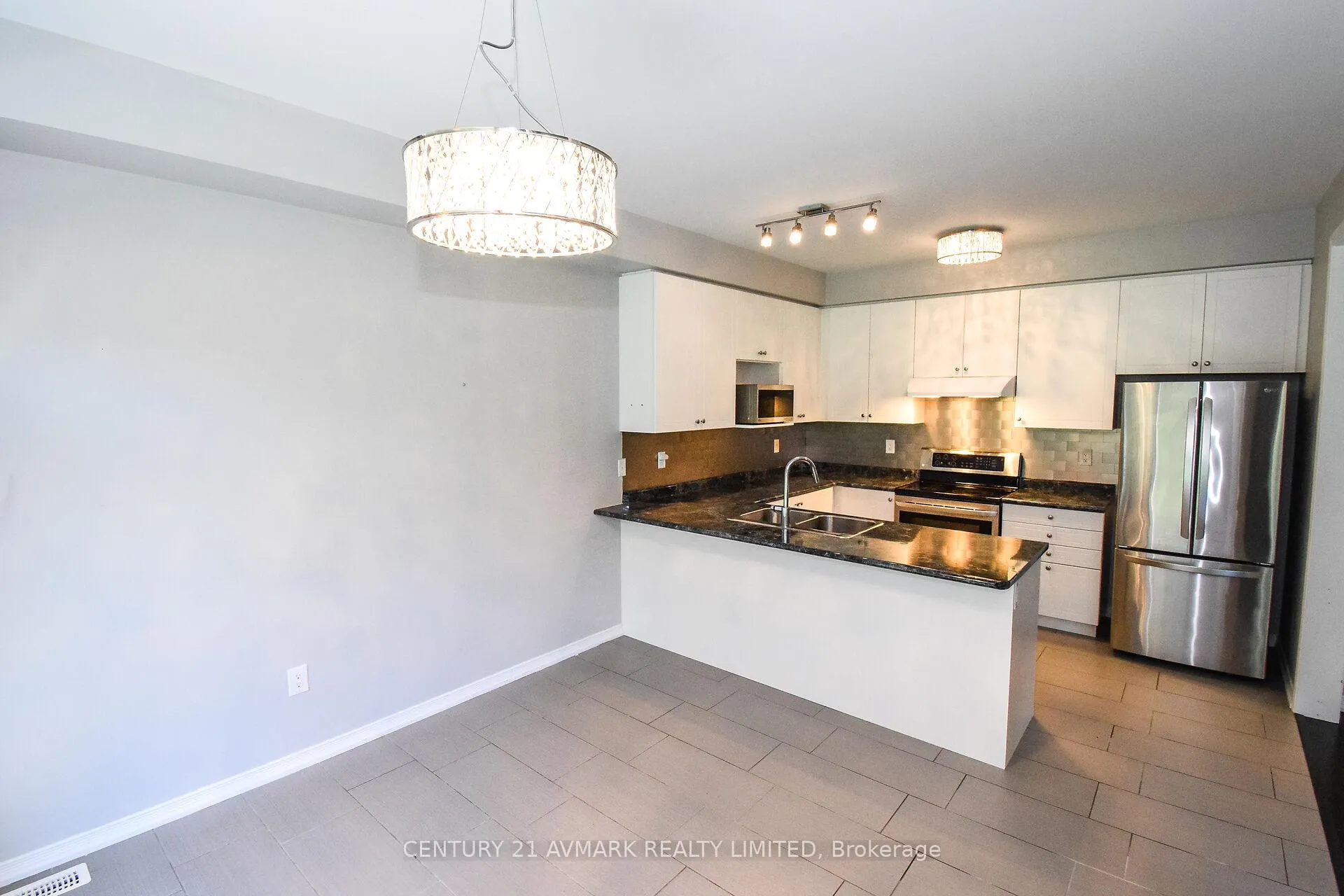 Photo 36 of 7719 Buckeye Crescent, Niagara Falls, Brown — HOMEH