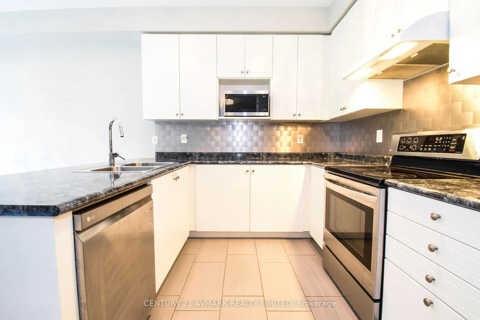 Photo 39 of 7719 Buckeye Crescent, Niagara Falls, Brown — HOMEH