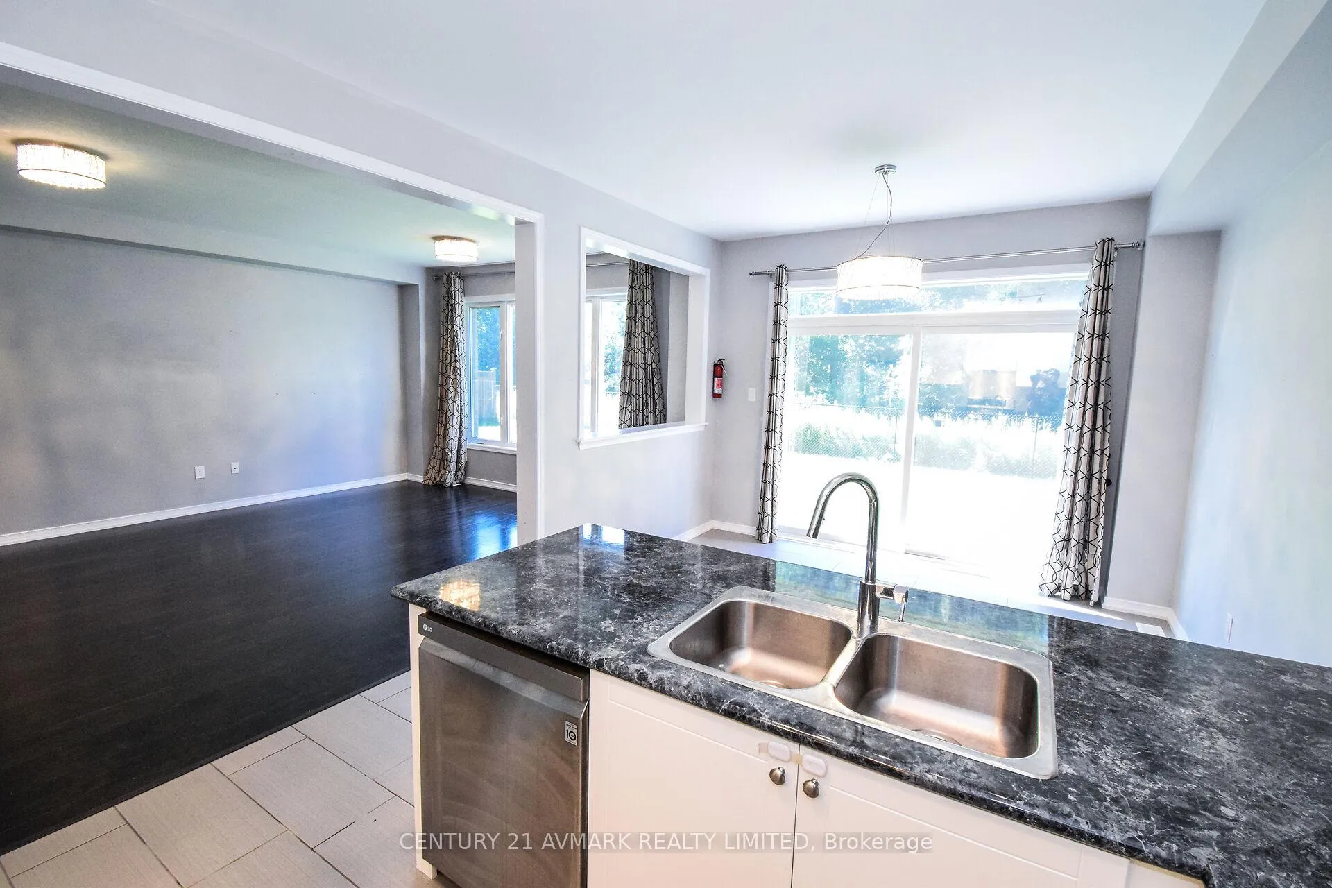 Photo 40 of 7719 Buckeye Crescent, Niagara Falls, Brown — HOMEH