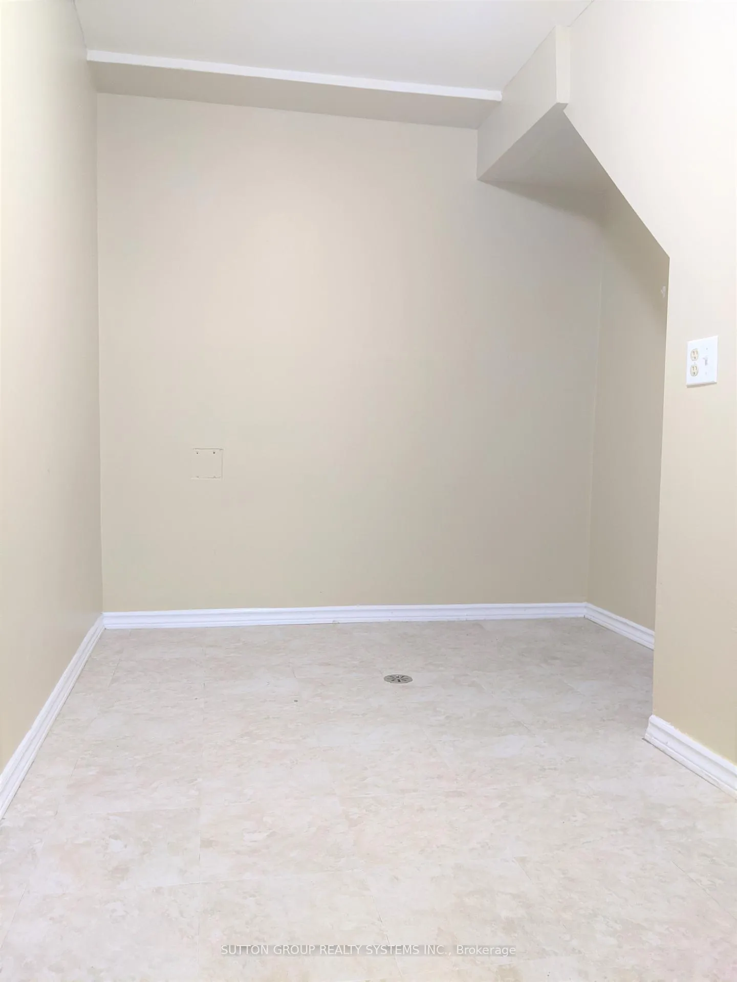 Photo 8 of Unit B2, 241 Country Hill Drive, Kitchener — HOMEH