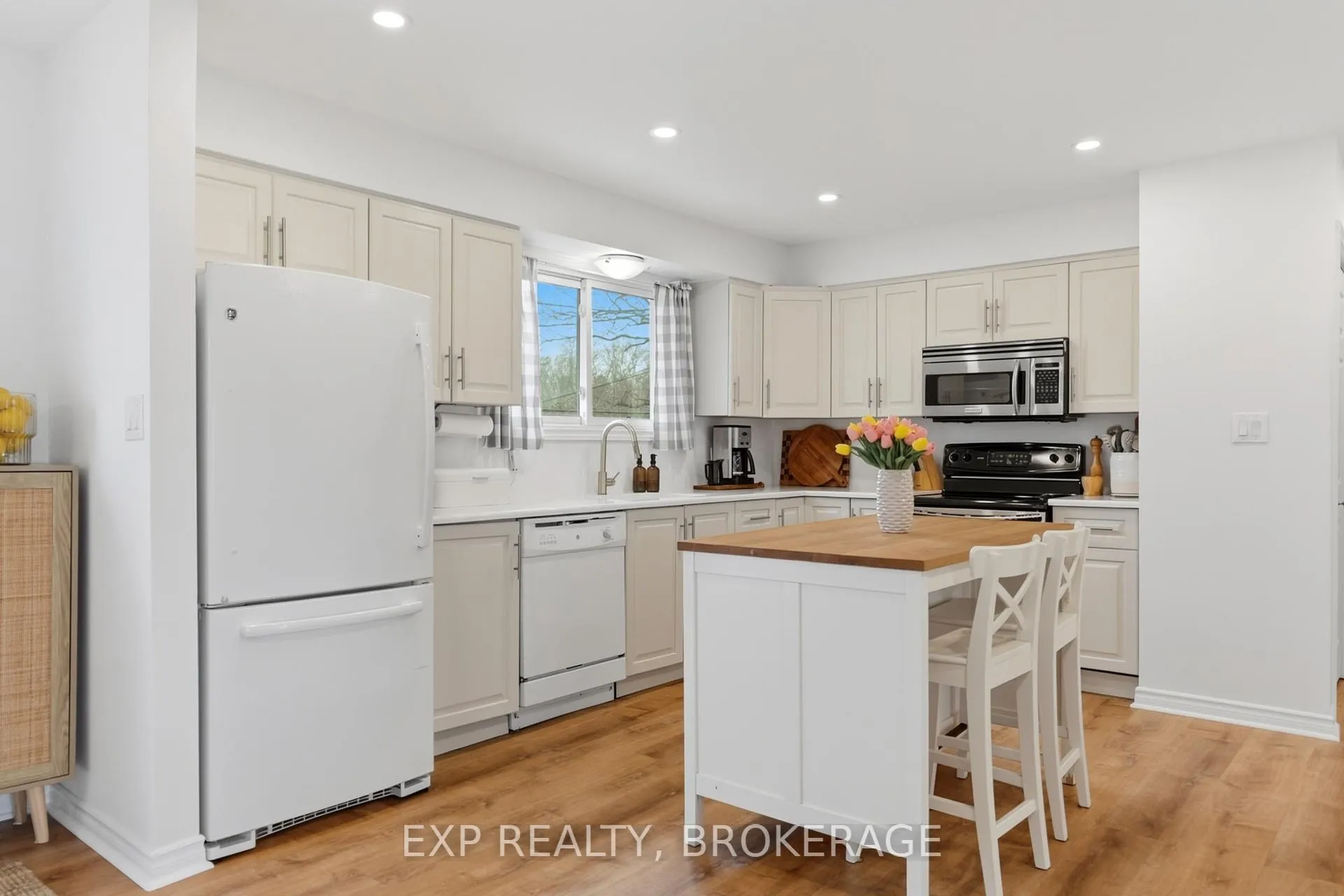 Photo 10 of 789 Aylmer Crescent, Kingston, South of Taylor-Kidd Blvd — HOMEH