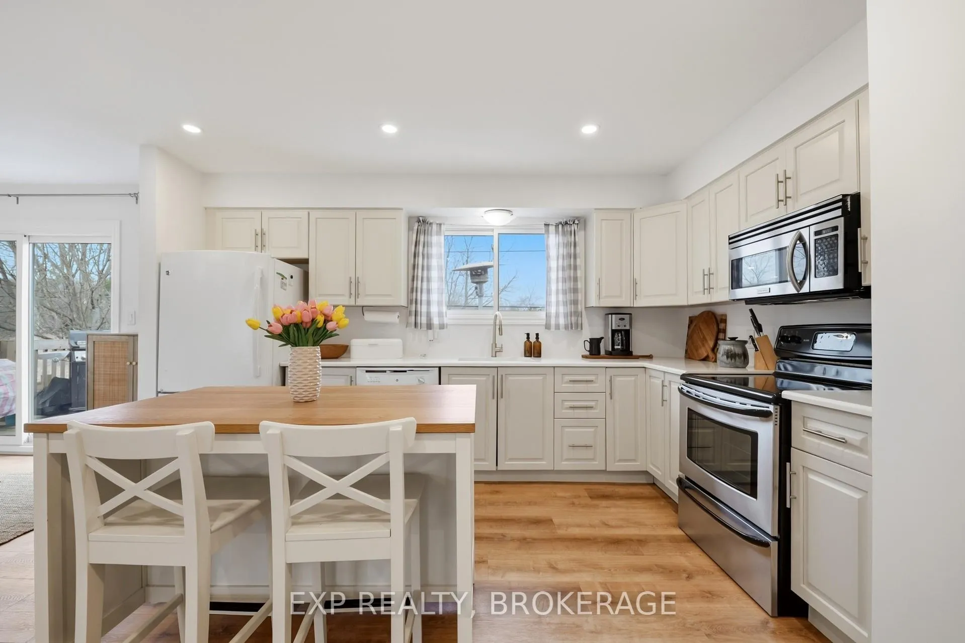Photo 11 of 789 Aylmer Crescent, Kingston, South of Taylor-Kidd Blvd — HOMEH