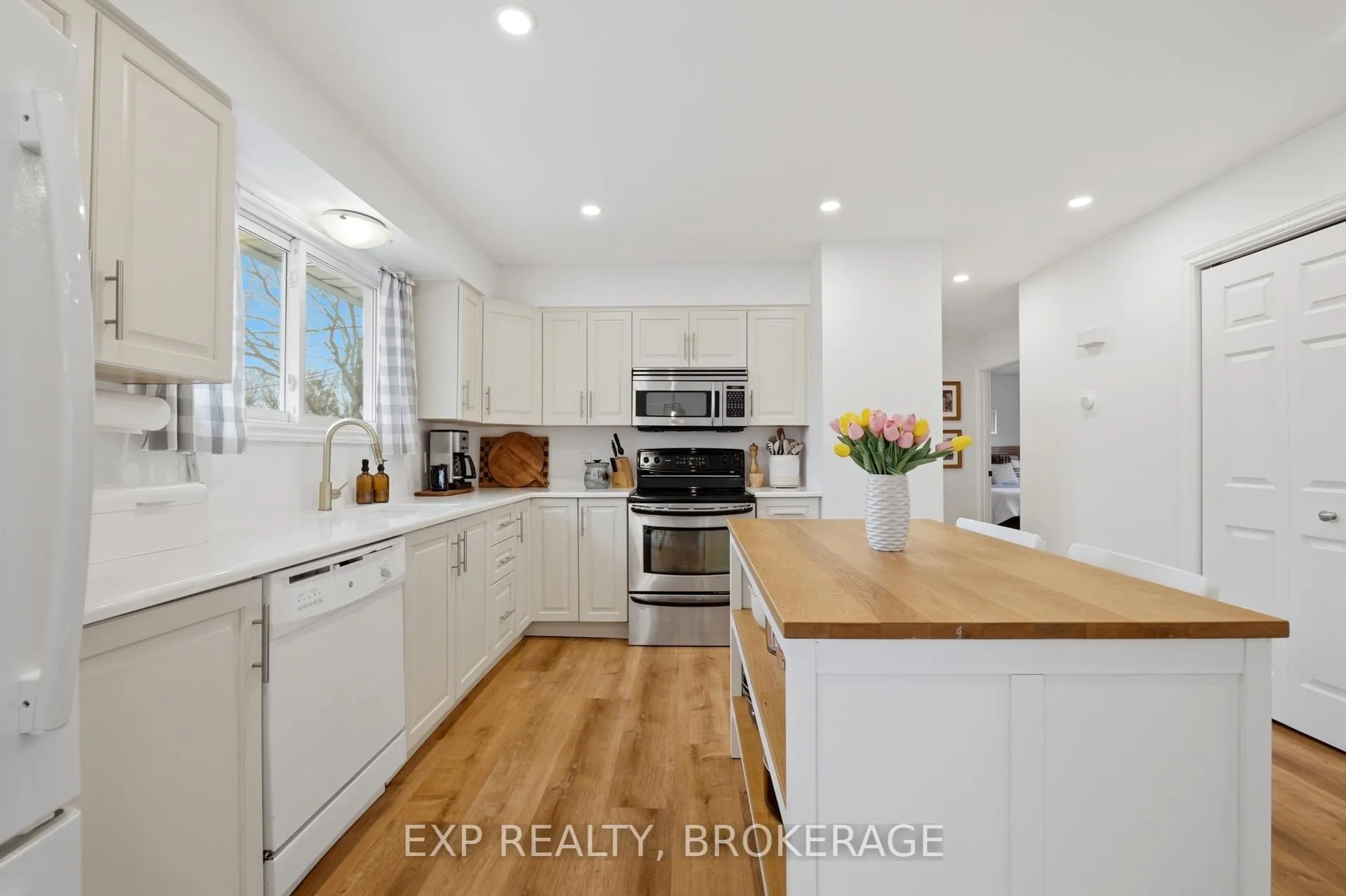 Photo 12 of 789 Aylmer Crescent, Kingston, South of Taylor-Kidd Blvd — HOMEH