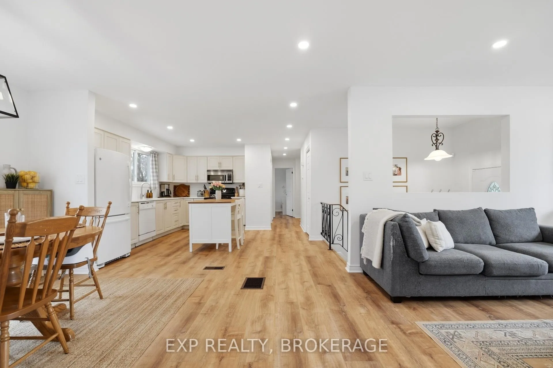 Photo 13 of 789 Aylmer Crescent, Kingston, South of Taylor-Kidd Blvd — HOMEH