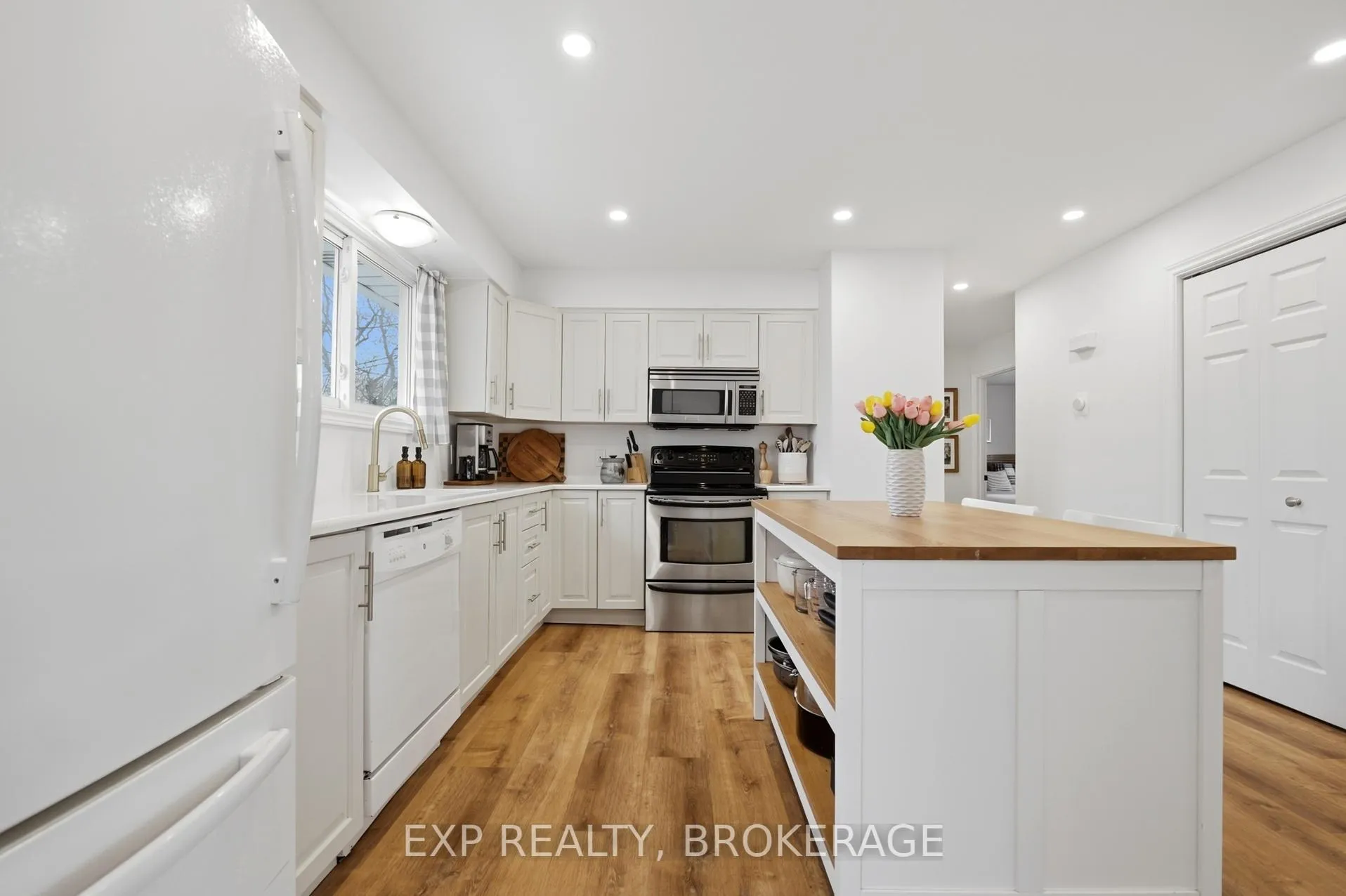 Photo 14 of 789 Aylmer Crescent, Kingston, South of Taylor-Kidd Blvd — HOMEH