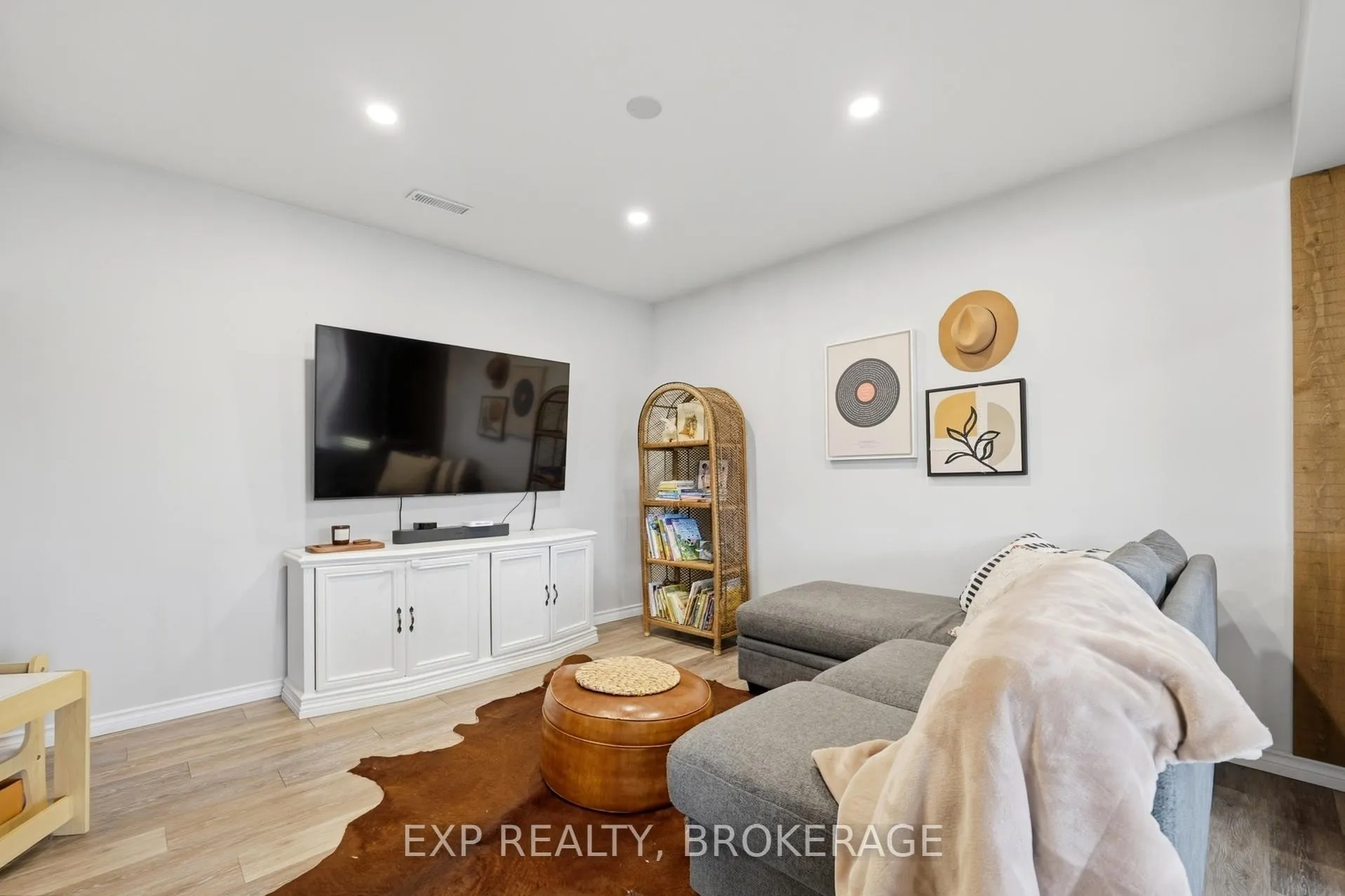 Photo 30 of 789 Aylmer Crescent, Kingston, South of Taylor-Kidd Blvd — HOMEH