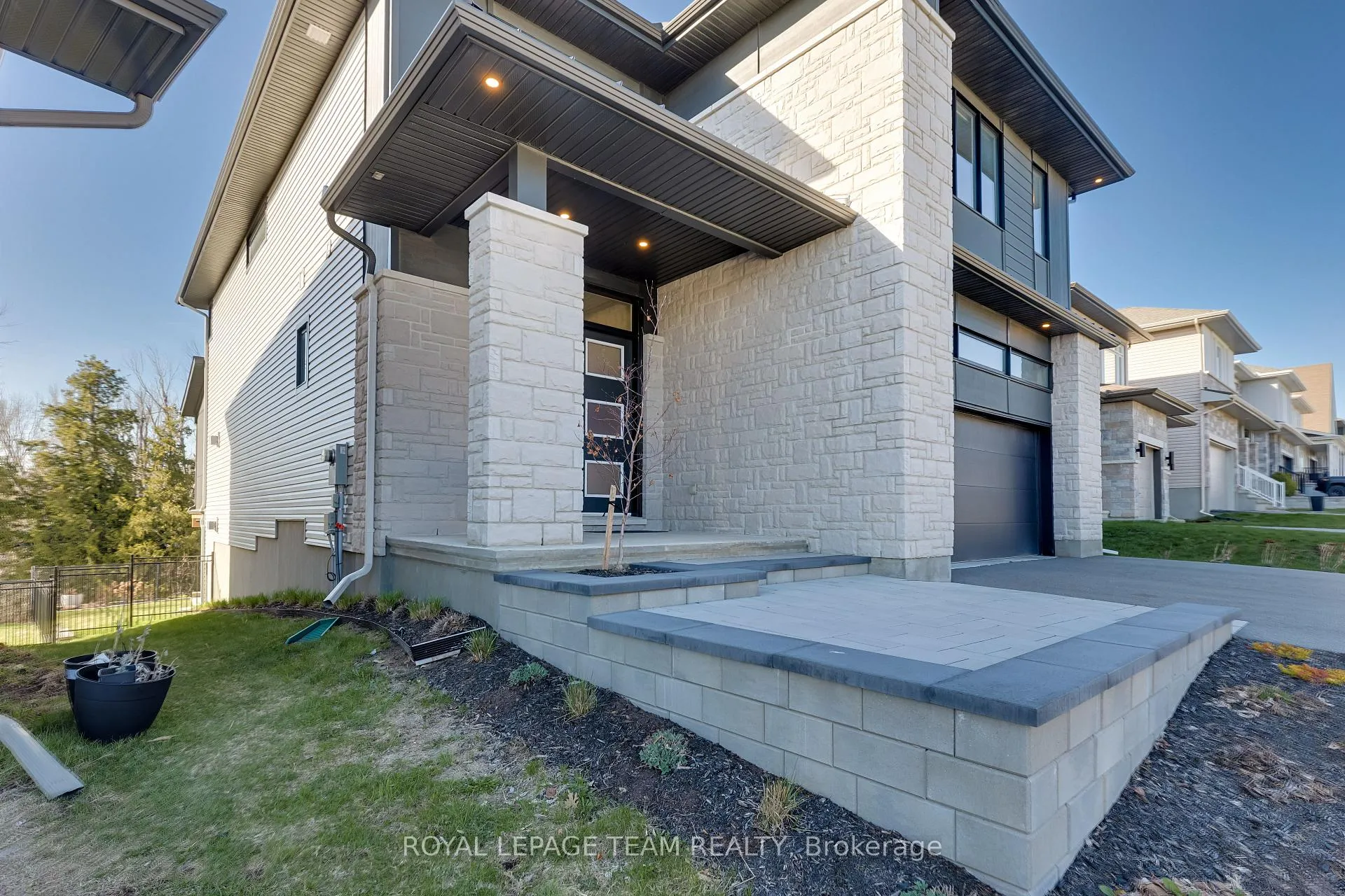 Photo 2 of 136 Escarpment Crescent, Ottawa, Kanata - Kanata Lakes/Heritage Hills — HOMEH