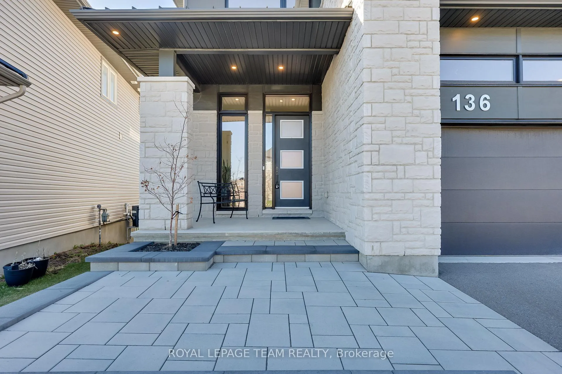 Photo 3 of 136 Escarpment Crescent, Ottawa, Kanata - Kanata Lakes/Heritage Hills — HOMEH
