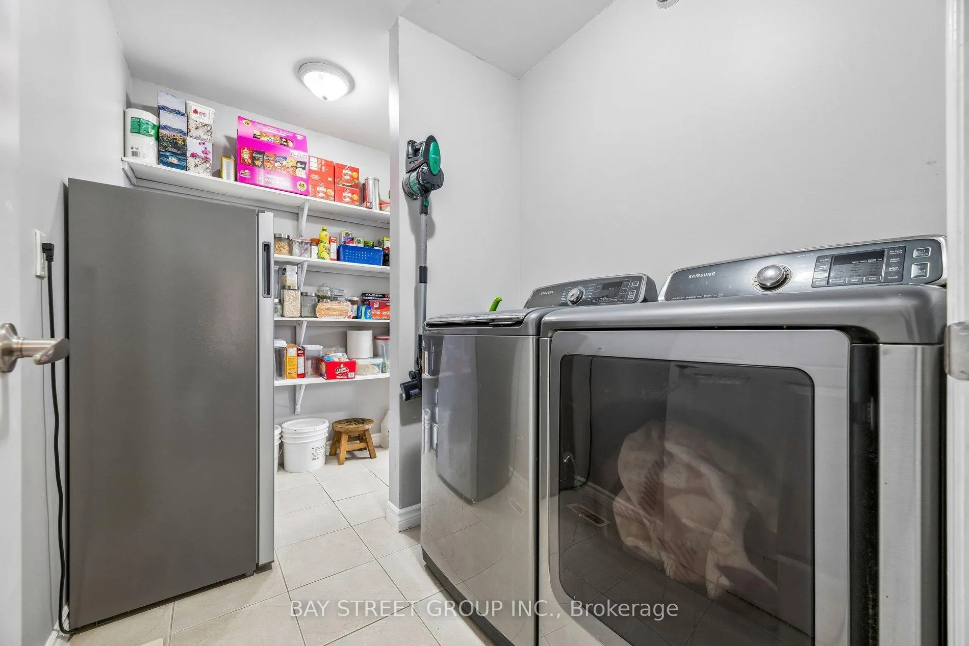 Photo 21 of 734 Sawmill Road E, Peterborough, Northcrest Ward 5 — HOMEH