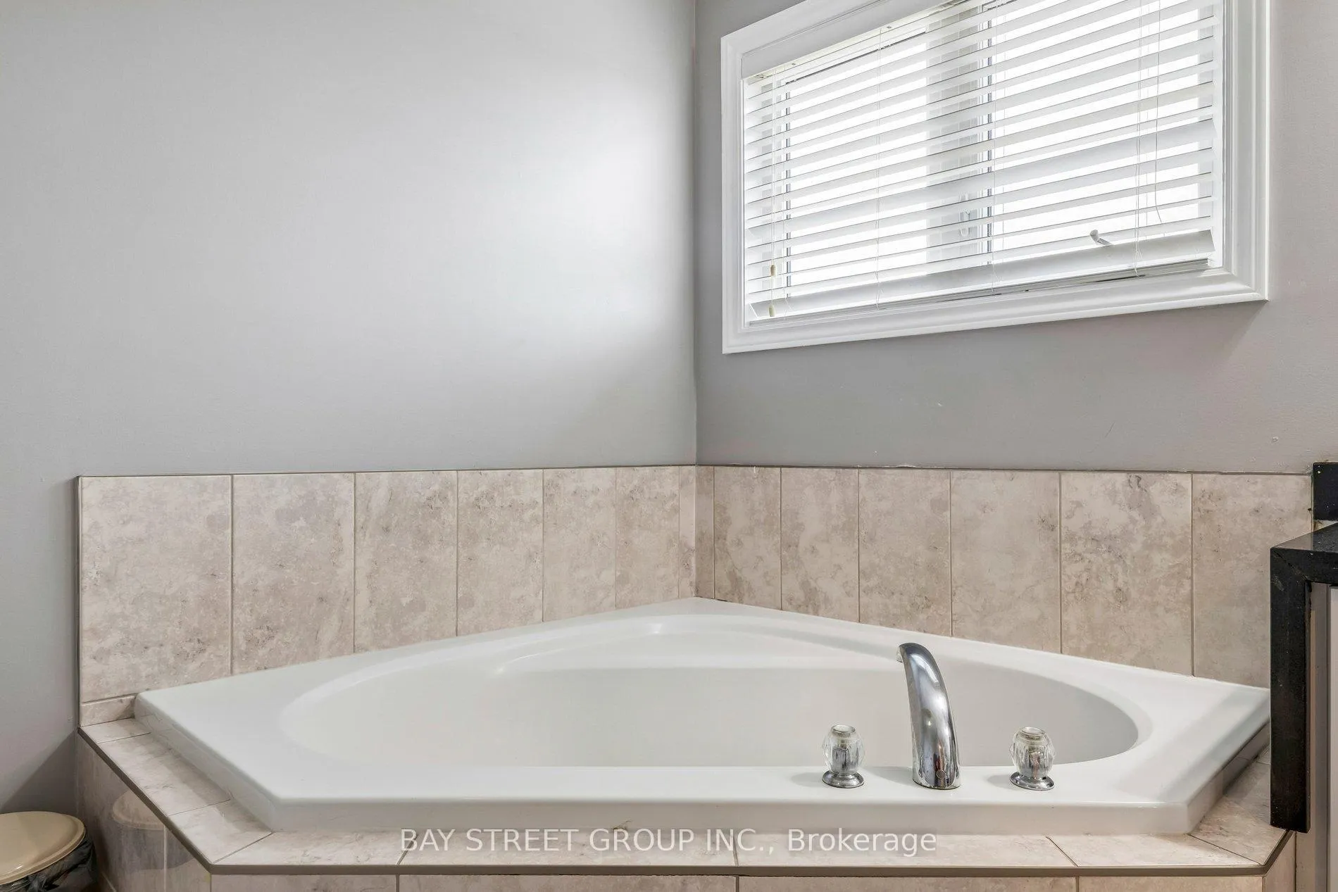 Photo 38 of 734 Sawmill Road E, Peterborough, Northcrest Ward 5 — HOMEH