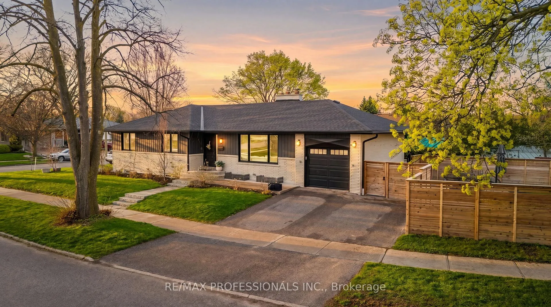 Photo 1 of 2 Tewsley Place, Etobicoke, Willowridge-Martingrove-Richview — HOMEH