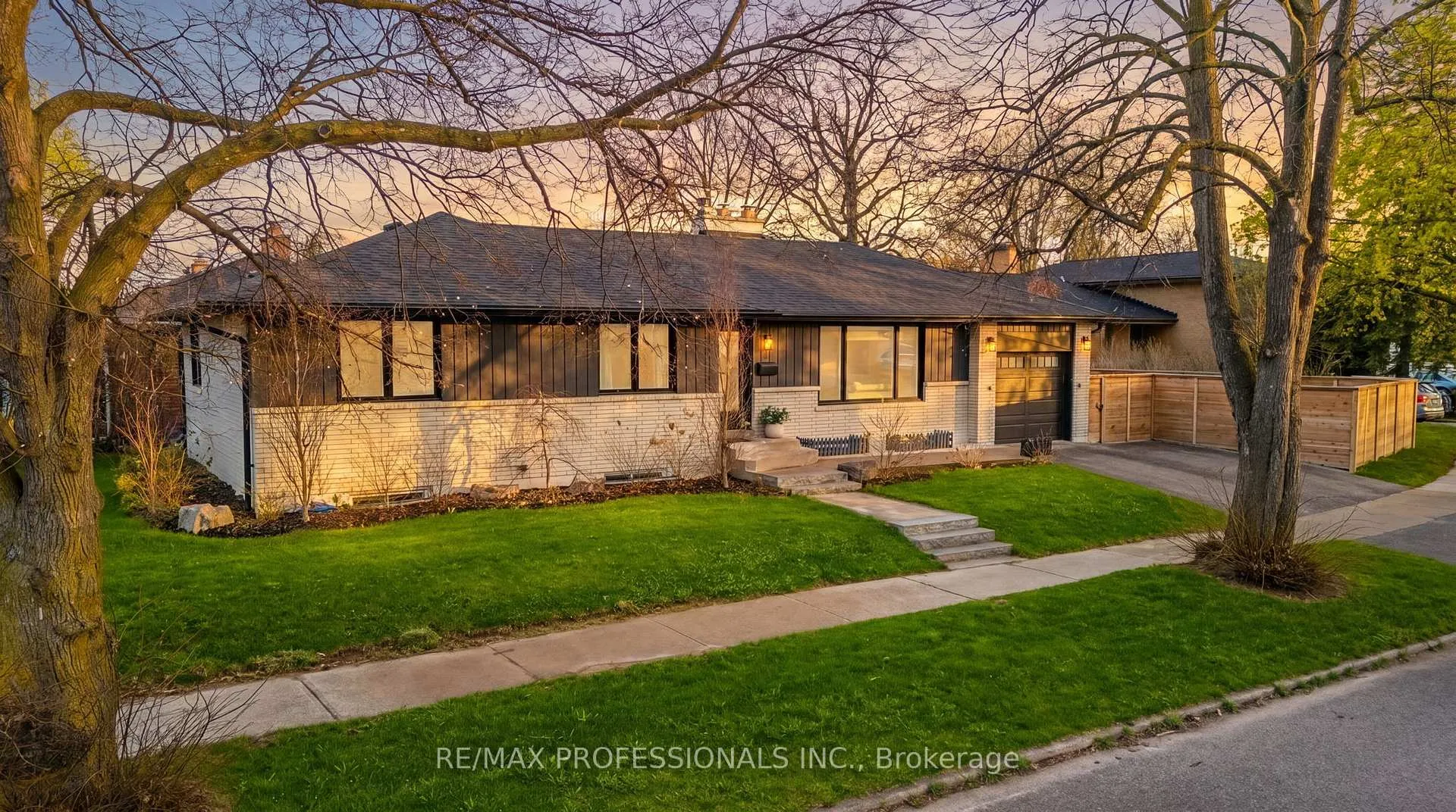 Photo 2 of 2 Tewsley Place, Etobicoke, Willowridge-Martingrove-Richview — HOMEH