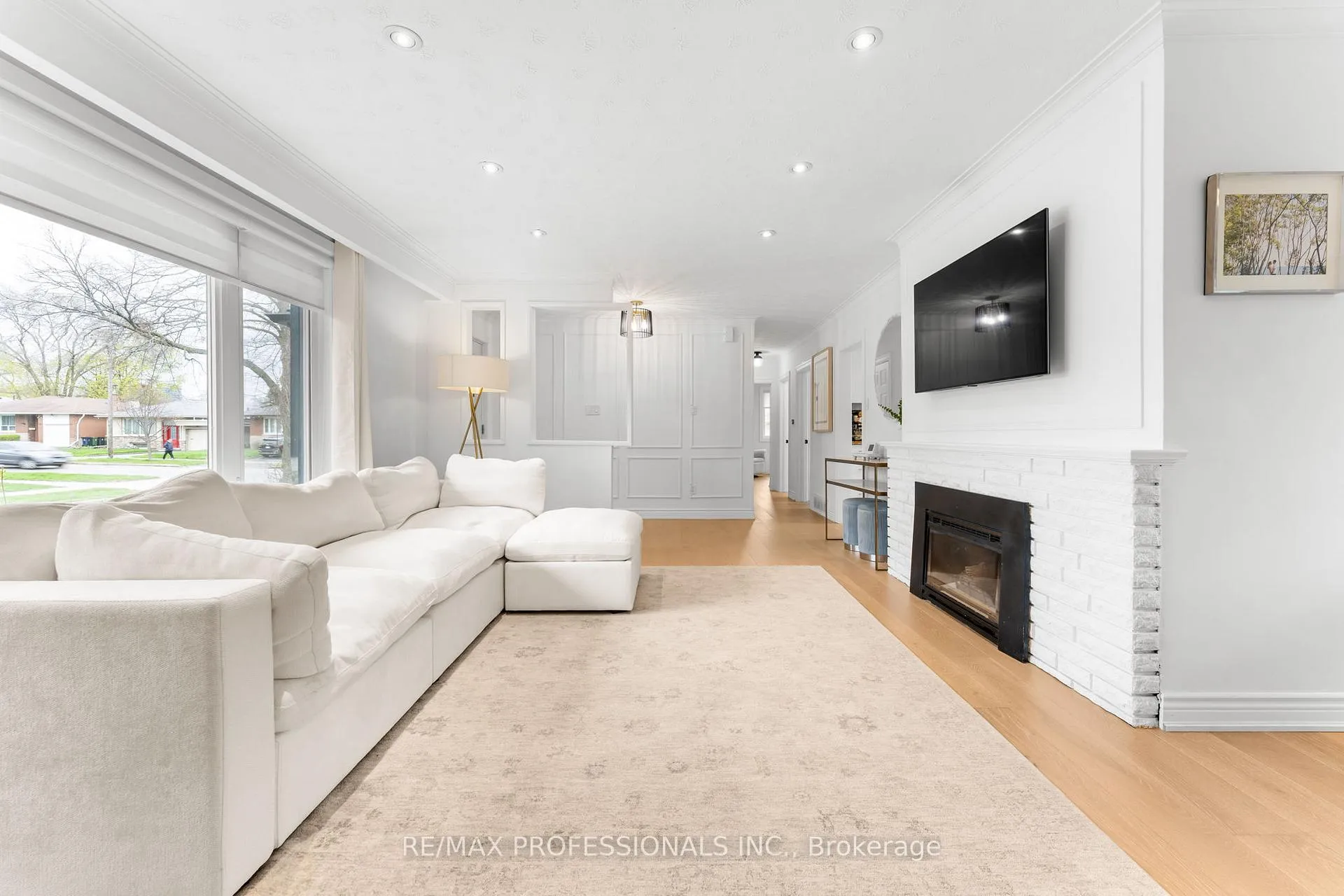 Photo 5 of 2 Tewsley Place, Etobicoke, Willowridge-Martingrove-Richview — HOMEH