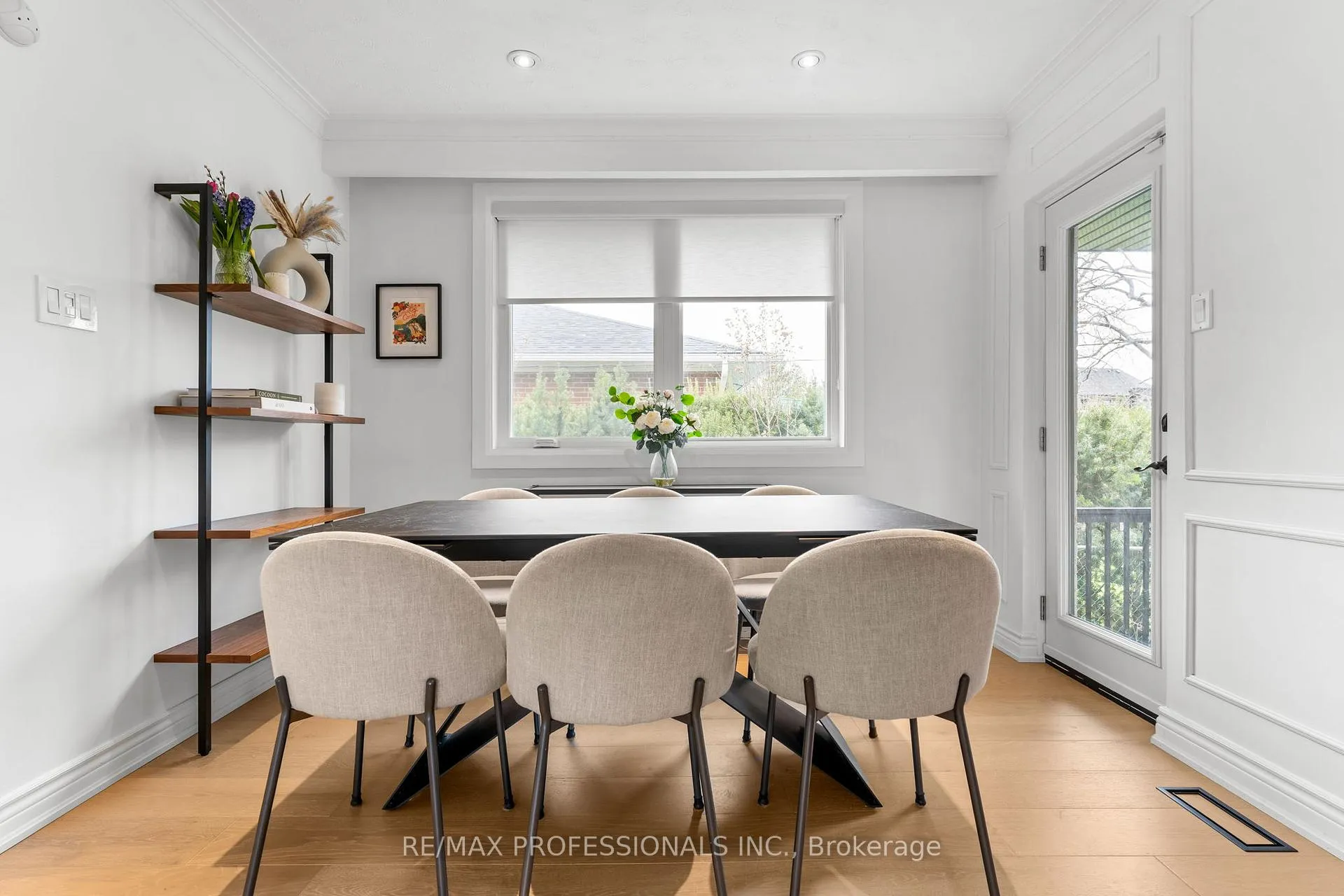 Photo 7 of 2 Tewsley Place, Etobicoke, Willowridge-Martingrove-Richview — HOMEH