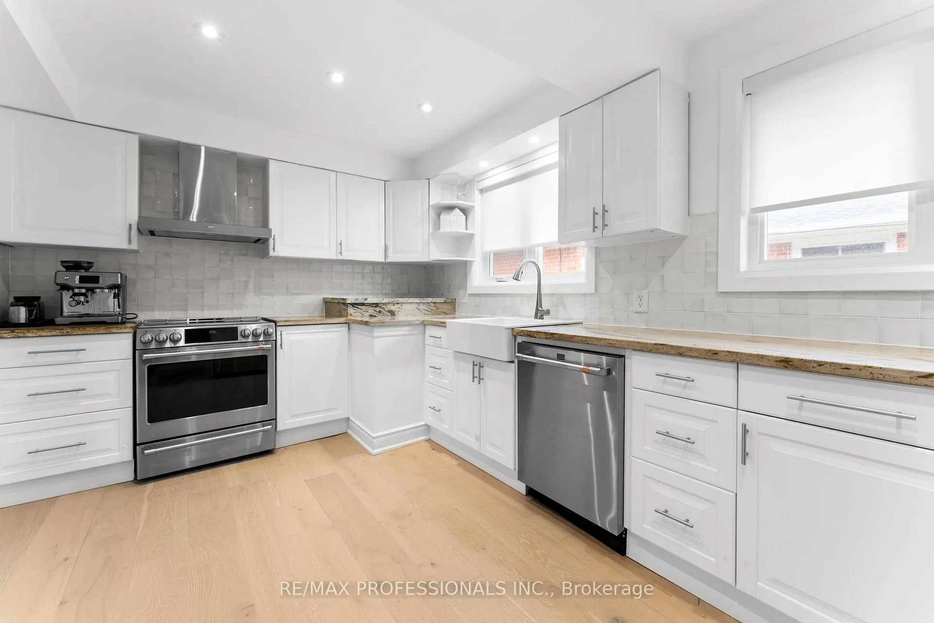 Photo 8 of 2 Tewsley Place, Etobicoke, Willowridge-Martingrove-Richview — HOMEH
