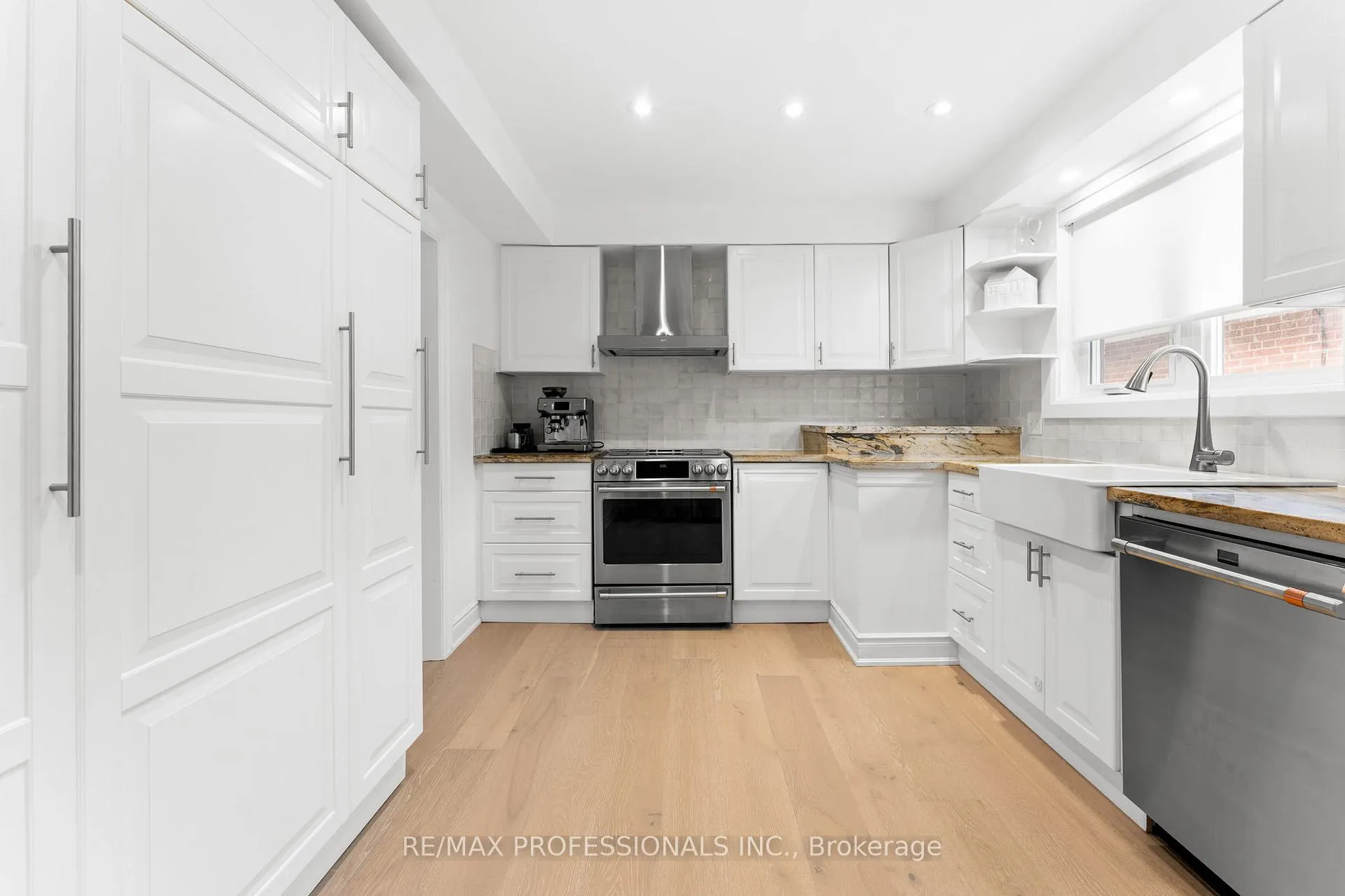 Photo 9 of 2 Tewsley Place, Etobicoke, Willowridge-Martingrove-Richview — HOMEH