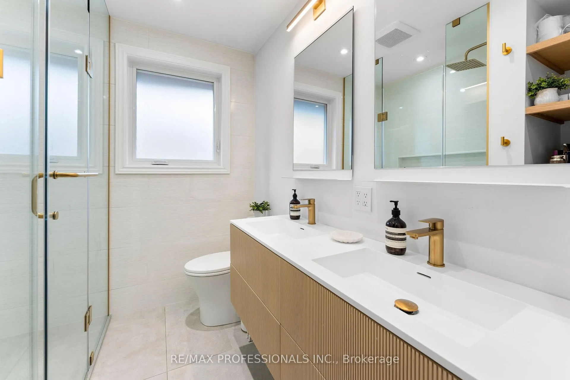 Photo 19 of 2 Tewsley Place, Etobicoke, Willowridge-Martingrove-Richview — HOMEH