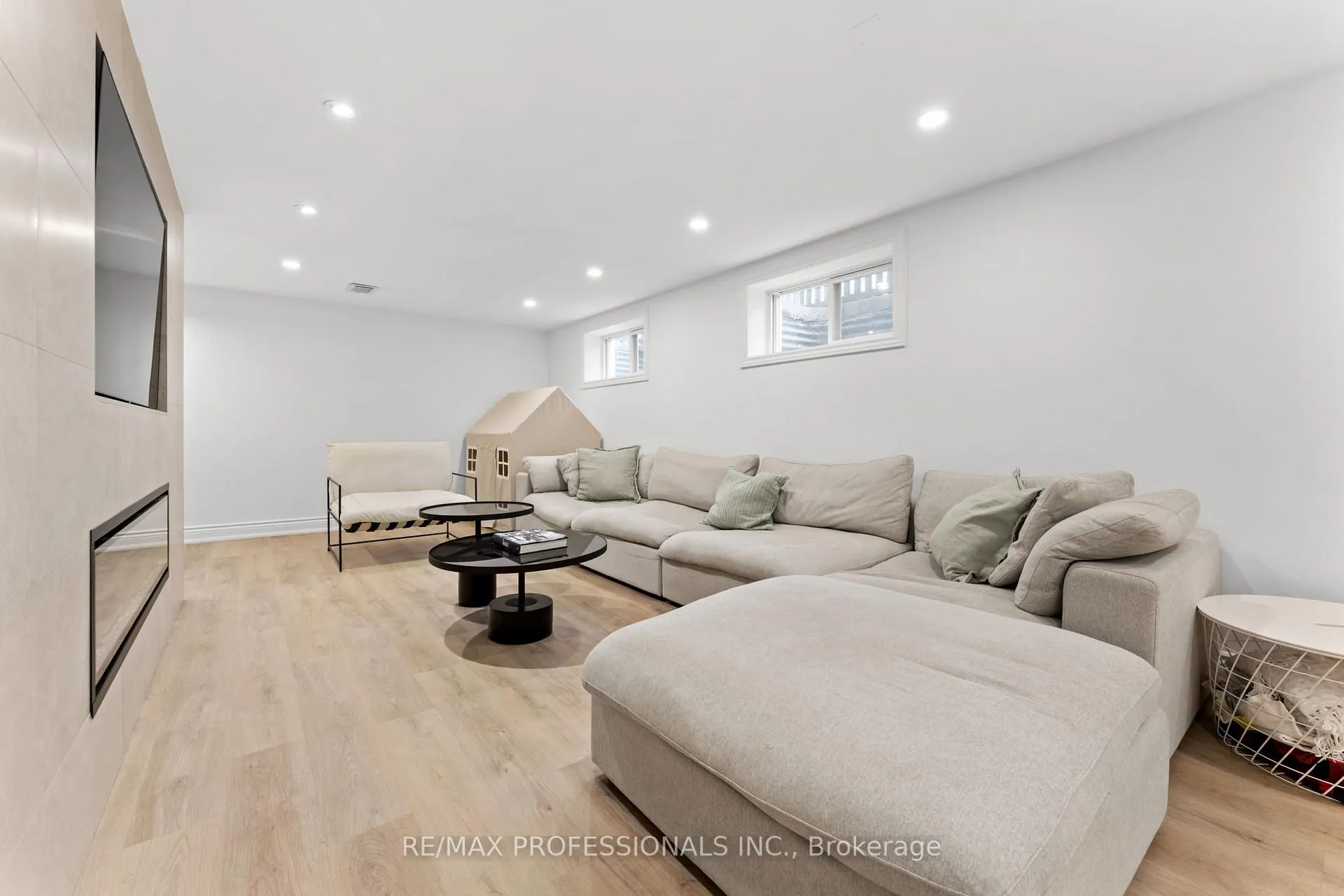 Photo 25 of 2 Tewsley Place, Etobicoke, Willowridge-Martingrove-Richview — HOMEH