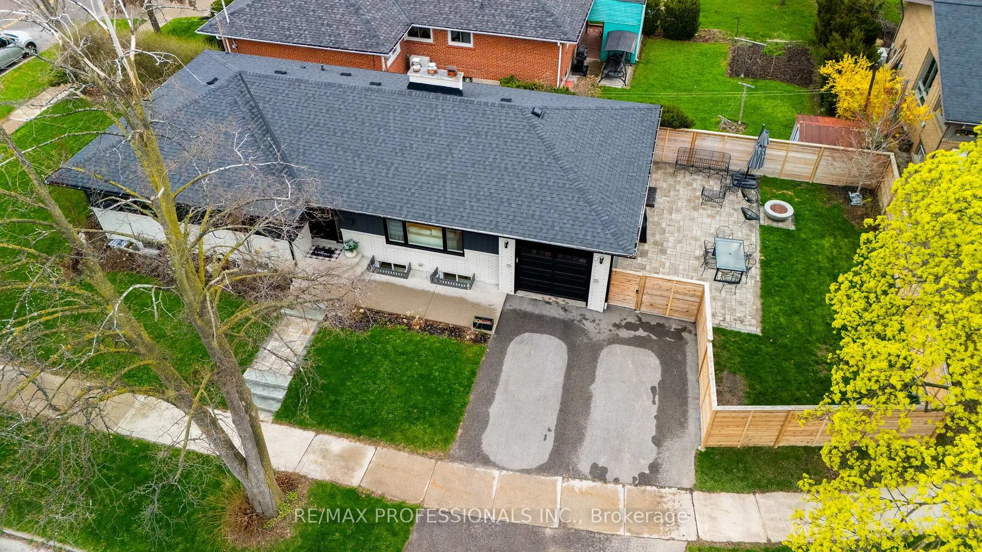 Photo 32 of 2 Tewsley Place, Etobicoke, Willowridge-Martingrove-Richview — HOMEH