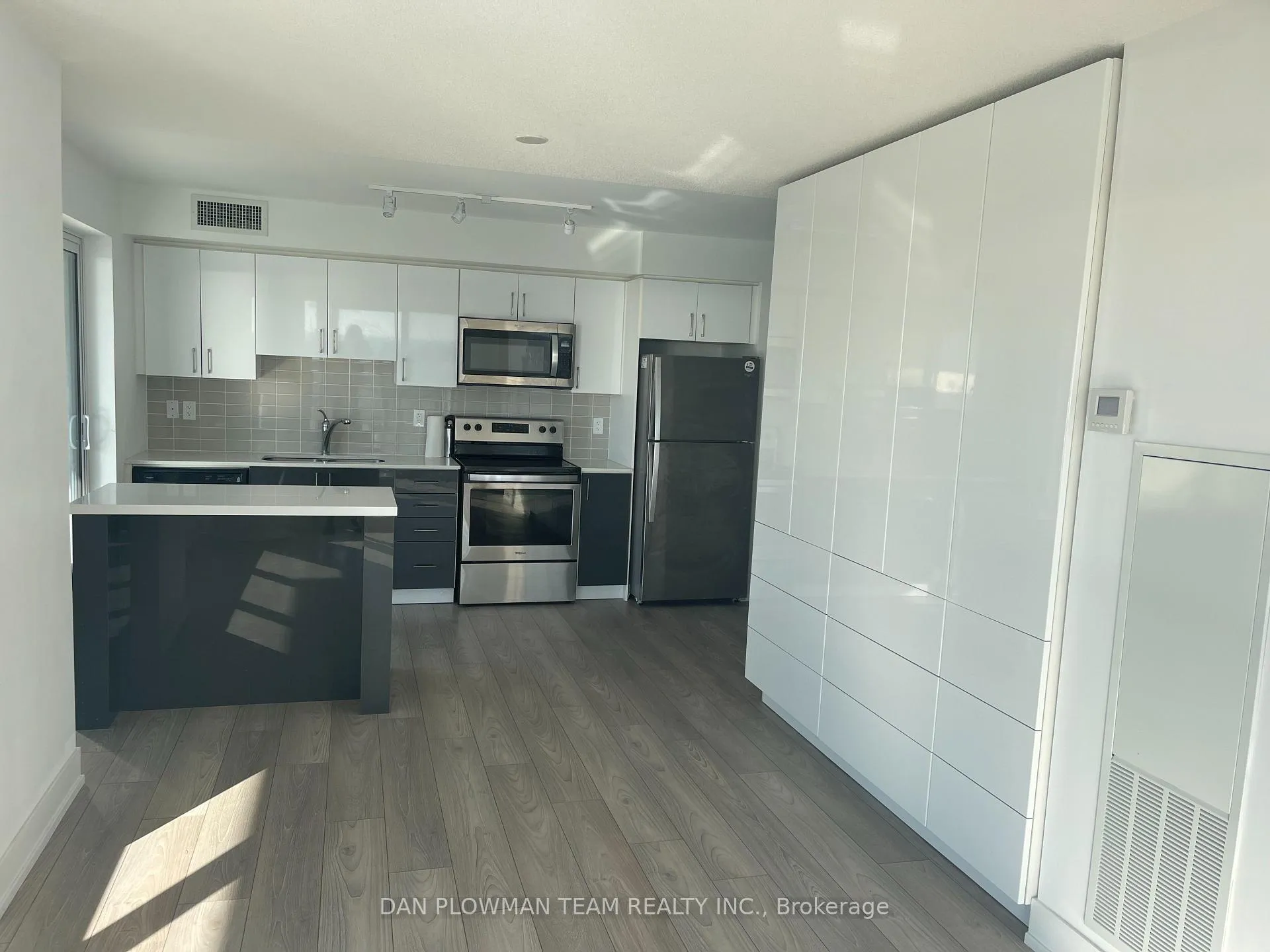 Photo 2 of Unit 1007, 1255 Bayly Street, Pickering, Bay Ridges — HOMEH