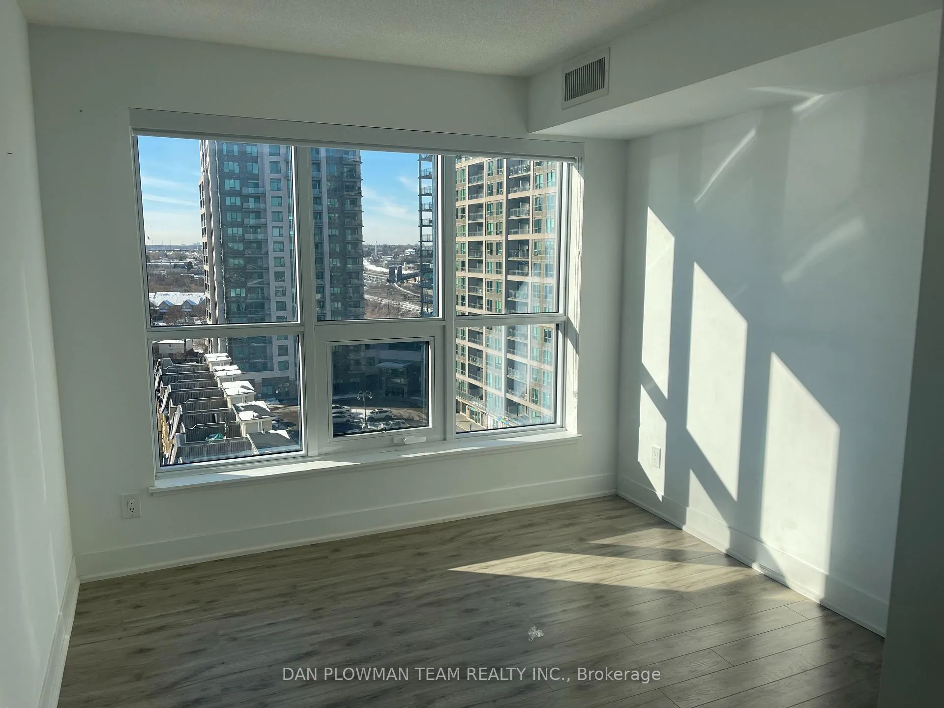 Photo 5 of Unit 1007, 1255 Bayly Street, Pickering, Bay Ridges — HOMEH