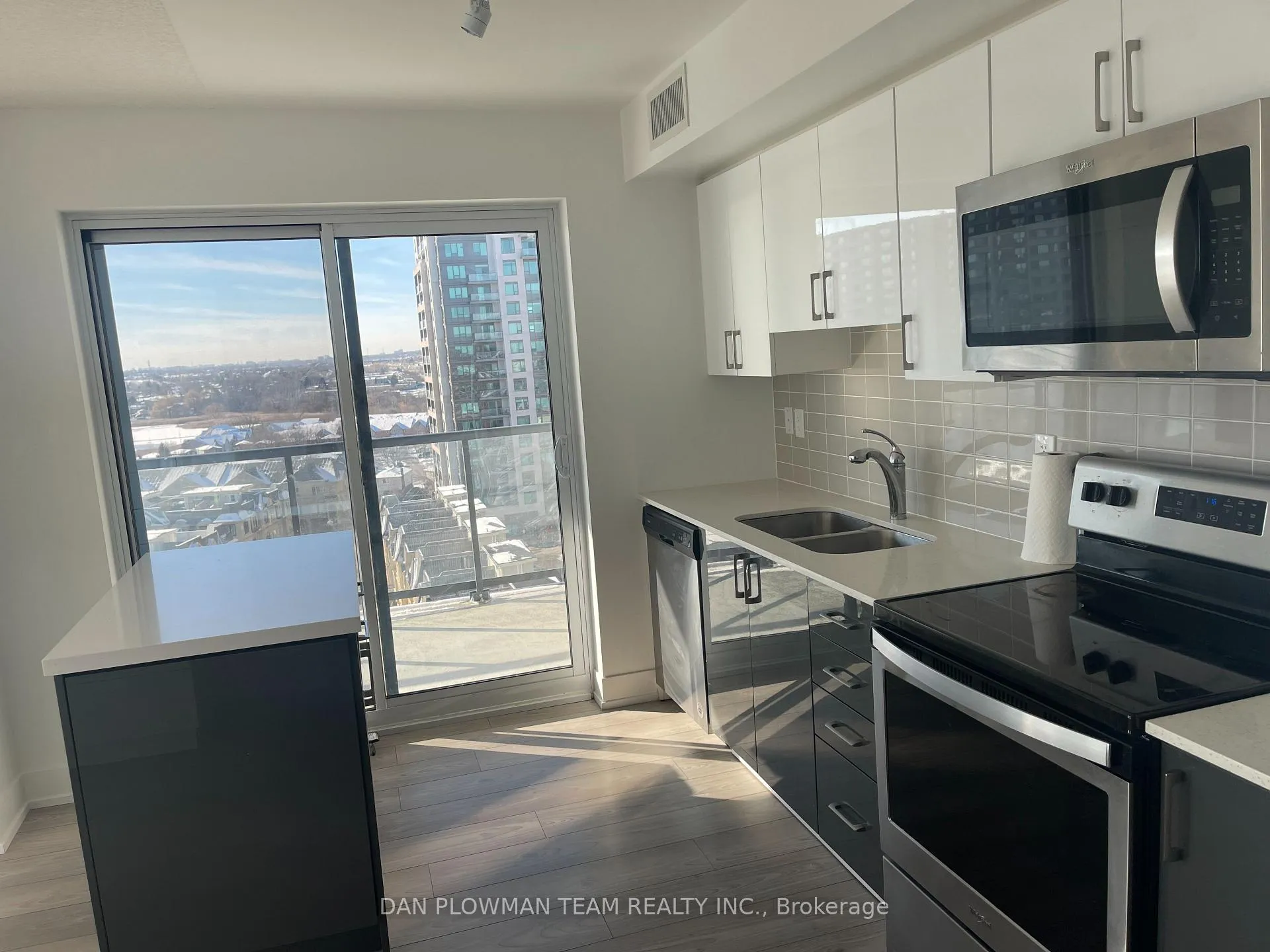 Photo 8 of Unit 1007, 1255 Bayly Street, Pickering, Bay Ridges — HOMEH