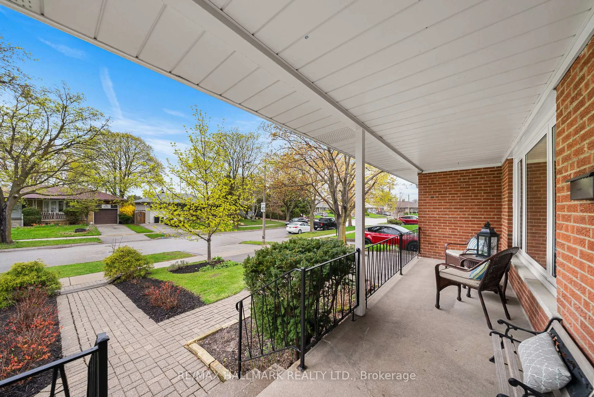 Photo 3 of 52 Richland Crescent, Etobicoke, Eringate-Centennial-West Deane — HOMEH