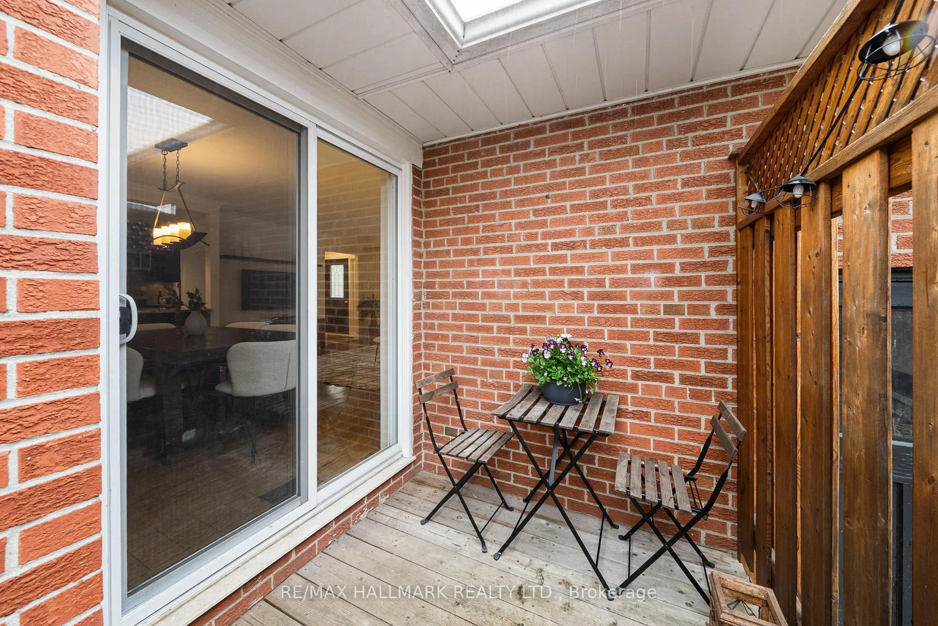 Photo 11 of 52 Richland Crescent, Etobicoke, Eringate-Centennial-West Deane — HOMEH