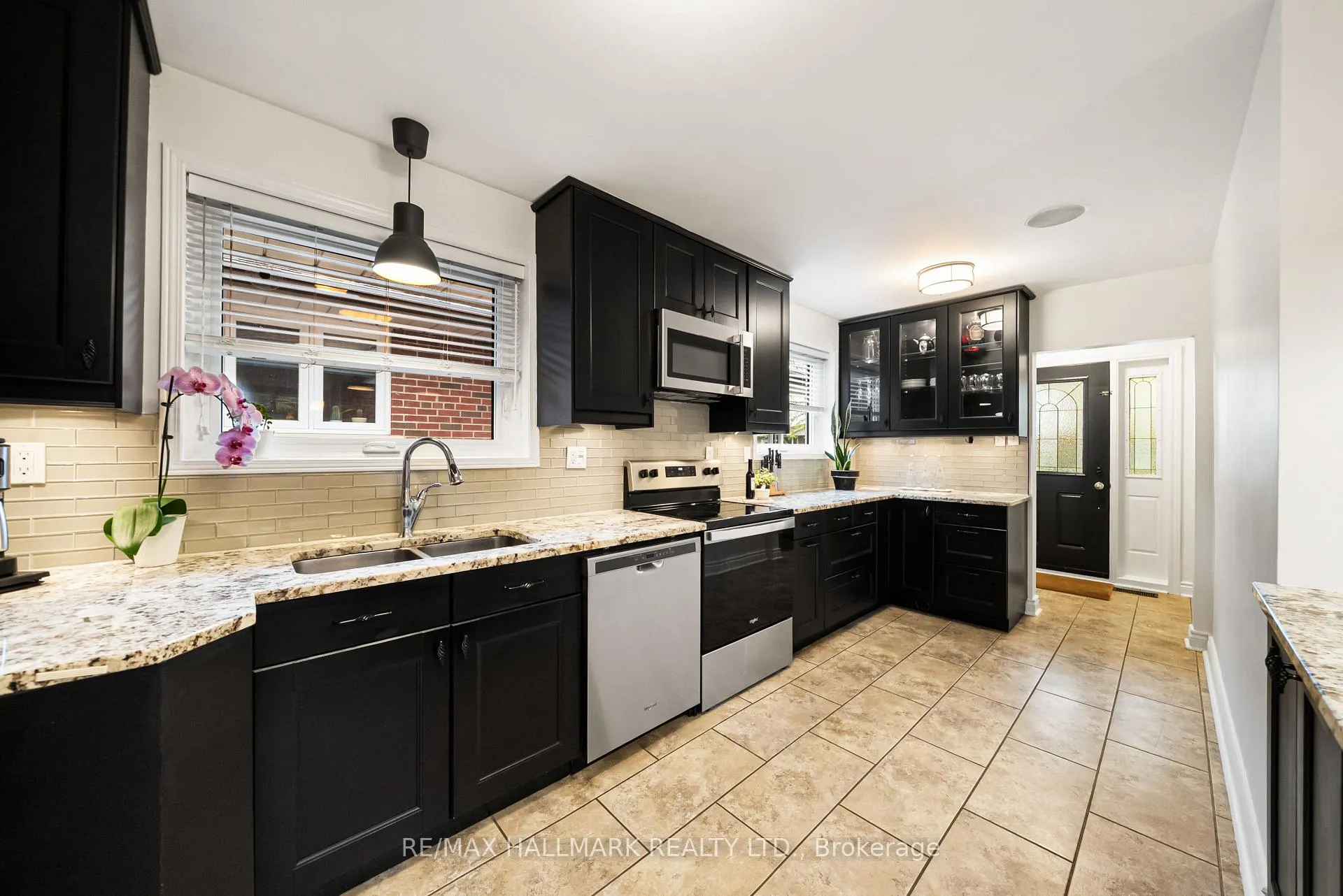 Photo 14 of 52 Richland Crescent, Etobicoke, Eringate-Centennial-West Deane — HOMEH